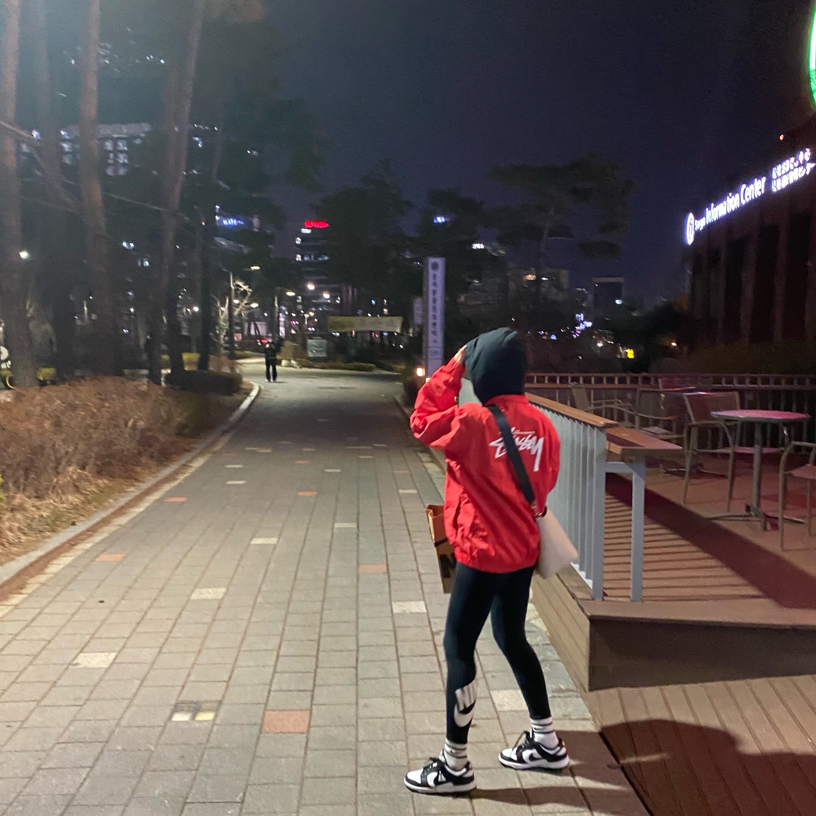 Nike x Stussy Windrunner Jacket Habanero Red, Nike Dunk Low Retro Black 착용 스타일 - 1
