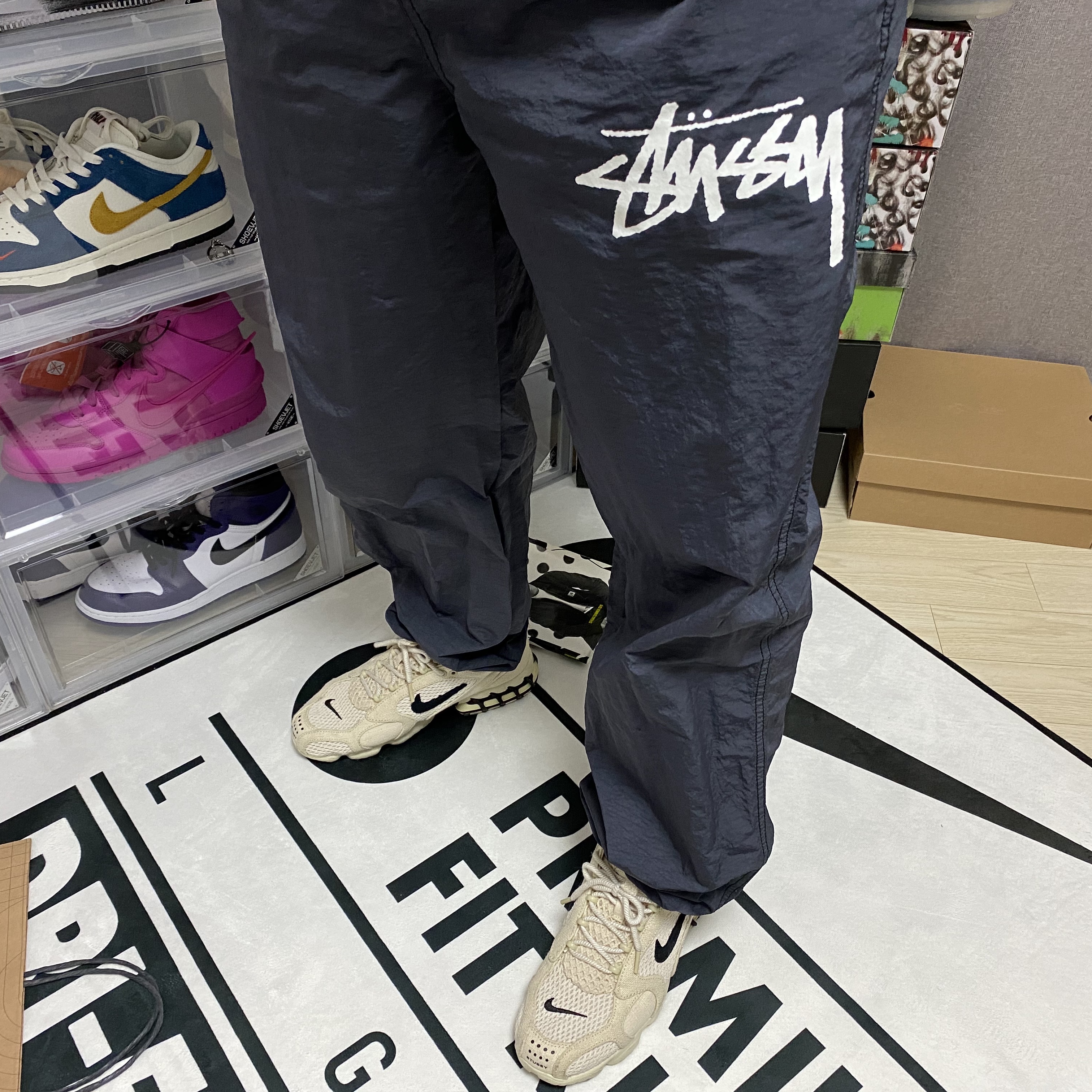 Nike x Stussy Beach Pants Off Noir, Nike x Stussy Air Zoom Spiridon Cage 2 Fossil 착용 스타일