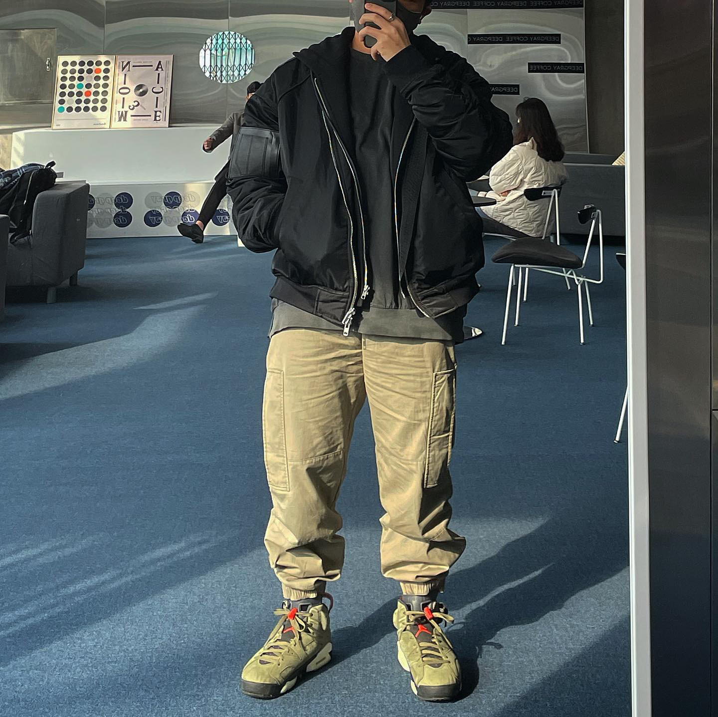 Jordan 6 x Travis Scott Retro Olive, Jordan 1 x Travis Scott Retro Low OG SP Mocha 착용 스타일 - 1