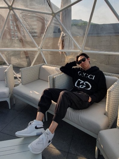 Nike x Fear of God Air Fear of God Raid Light Bone 착용 스타일