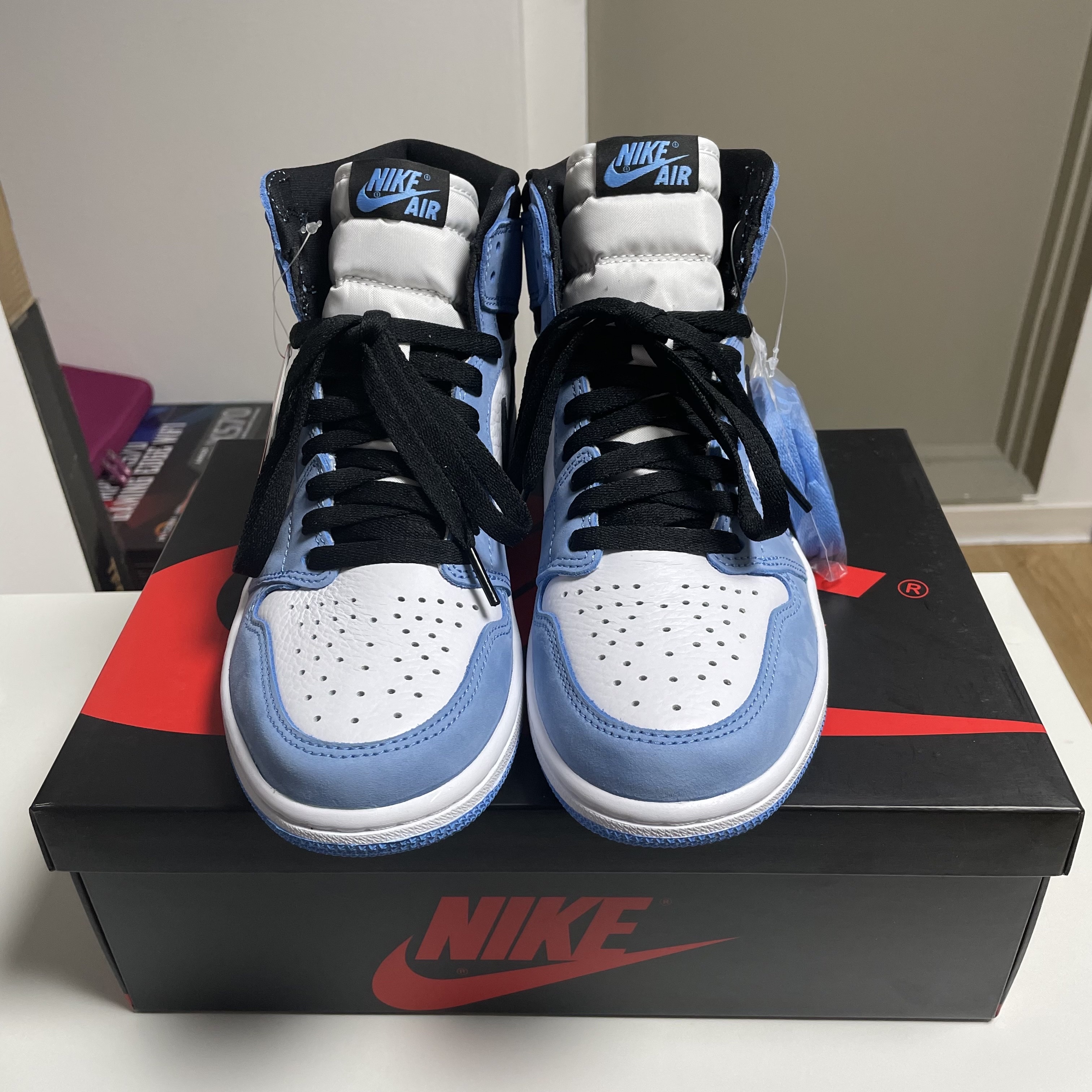 Jordan 1 Retro High OG University Blue 착용 스타일 - 3