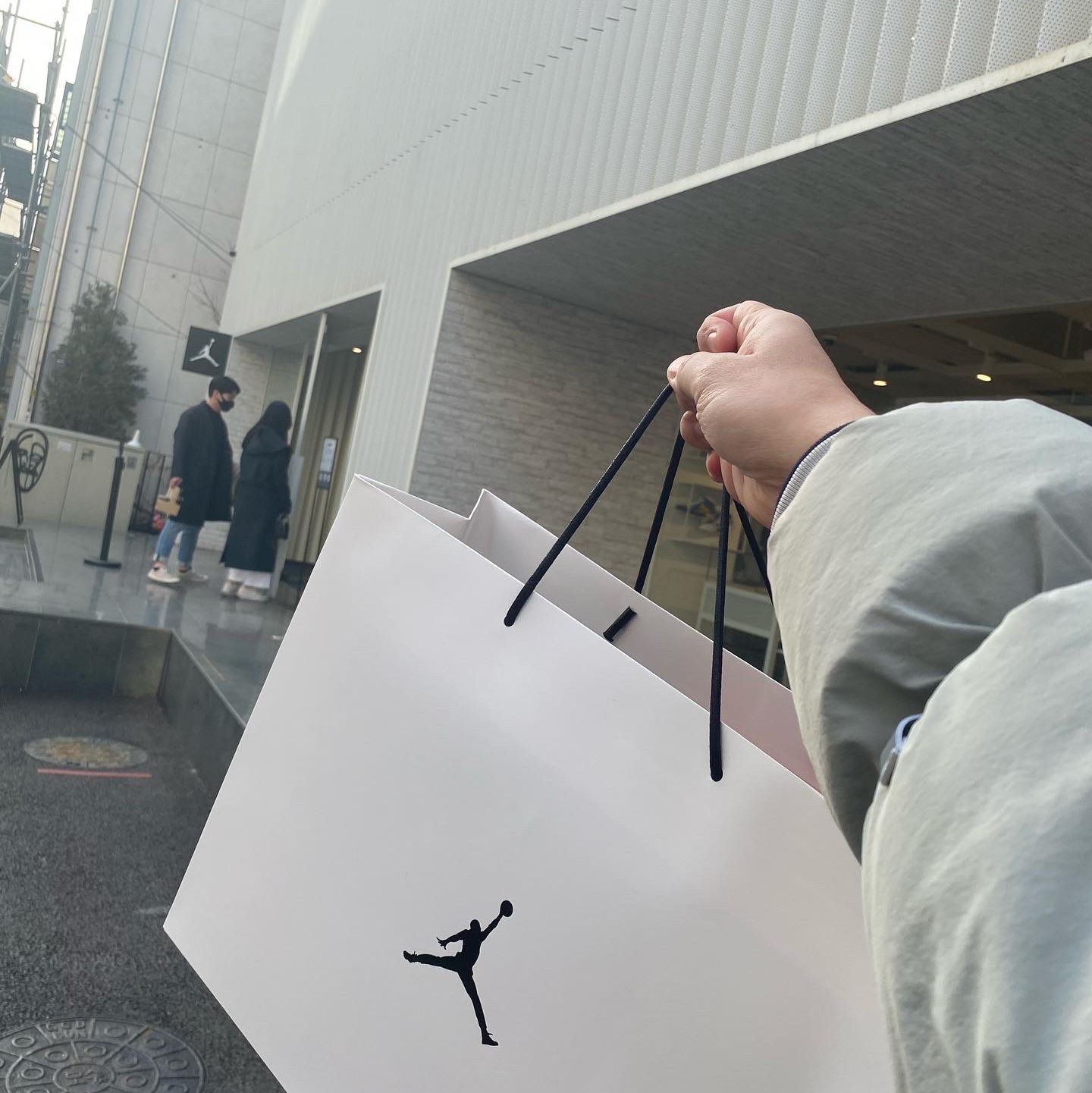 Jordan 1 Retro High OG University Blue 착용 스타일 - 1