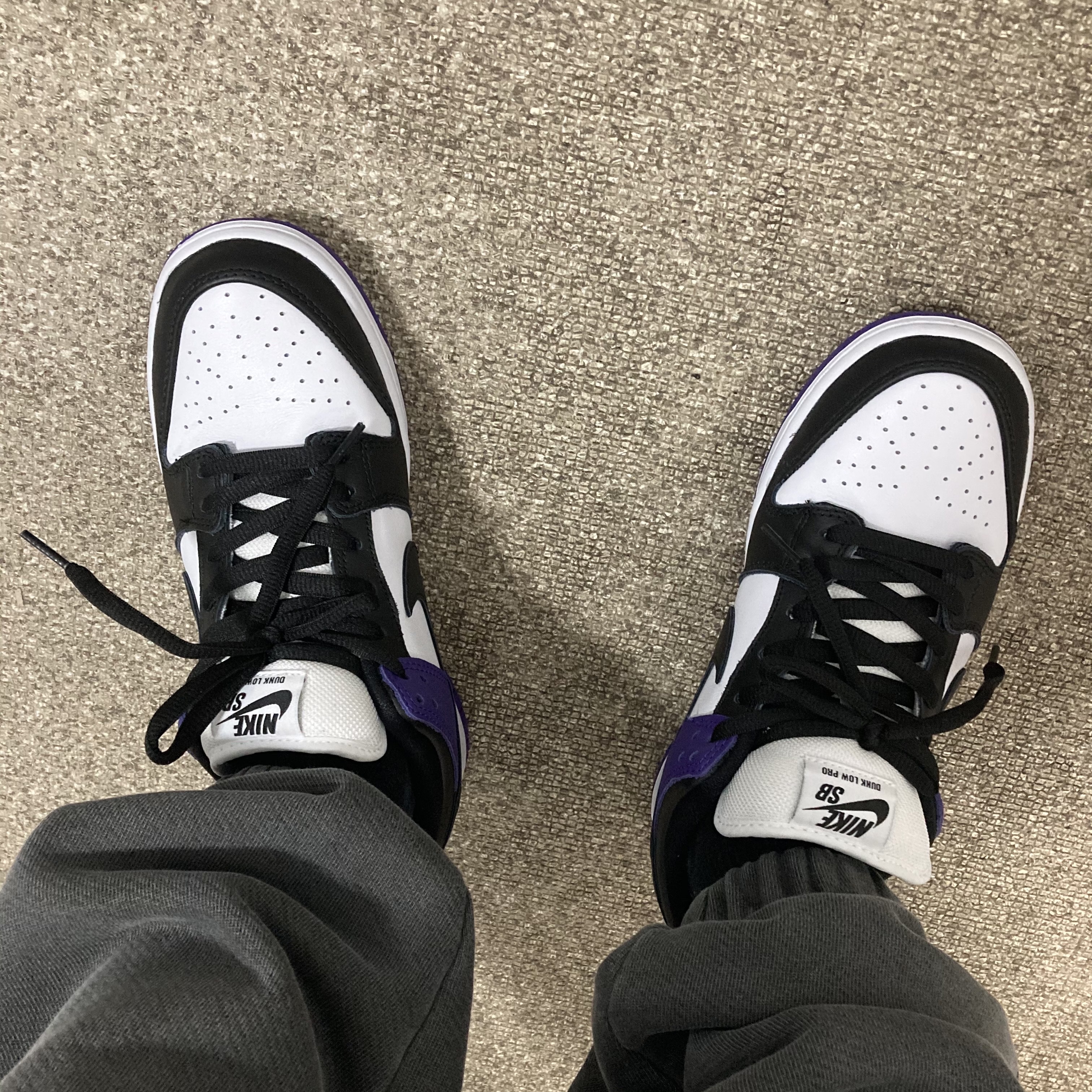 Nike SB Dunk Low Pro Court Purple 착용 스타일 - 2