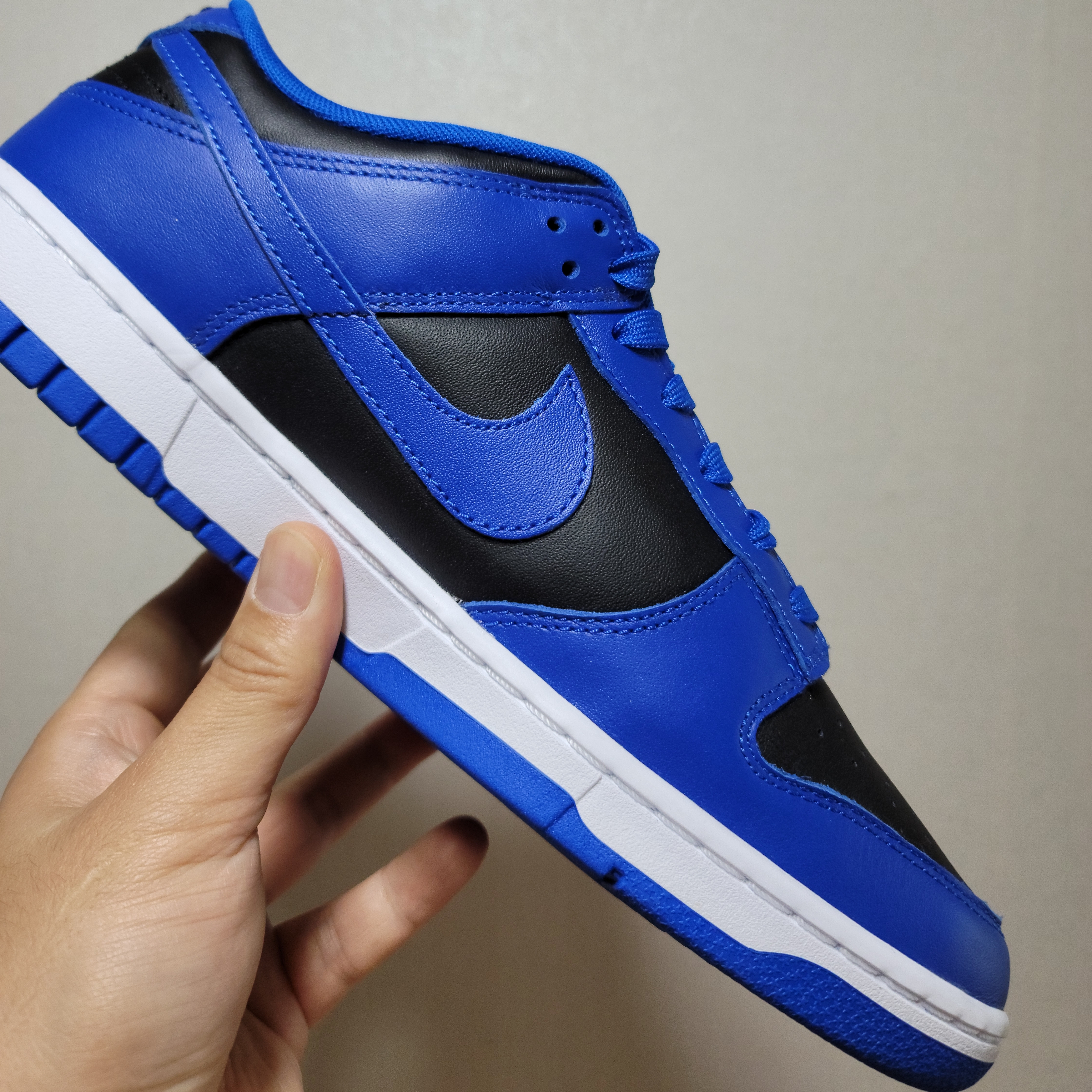 Nike Dunk Low Retro Hyper Cobalt 착용 스타일