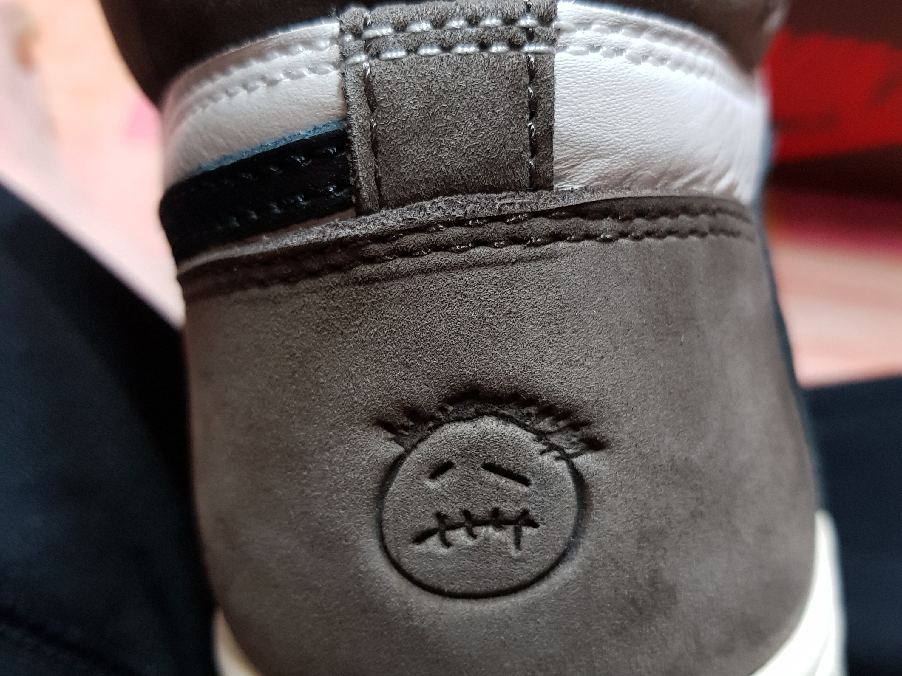 Jordan 1 x Travis Scott Retro High OG SP Mocha 착용 스타일 - 2