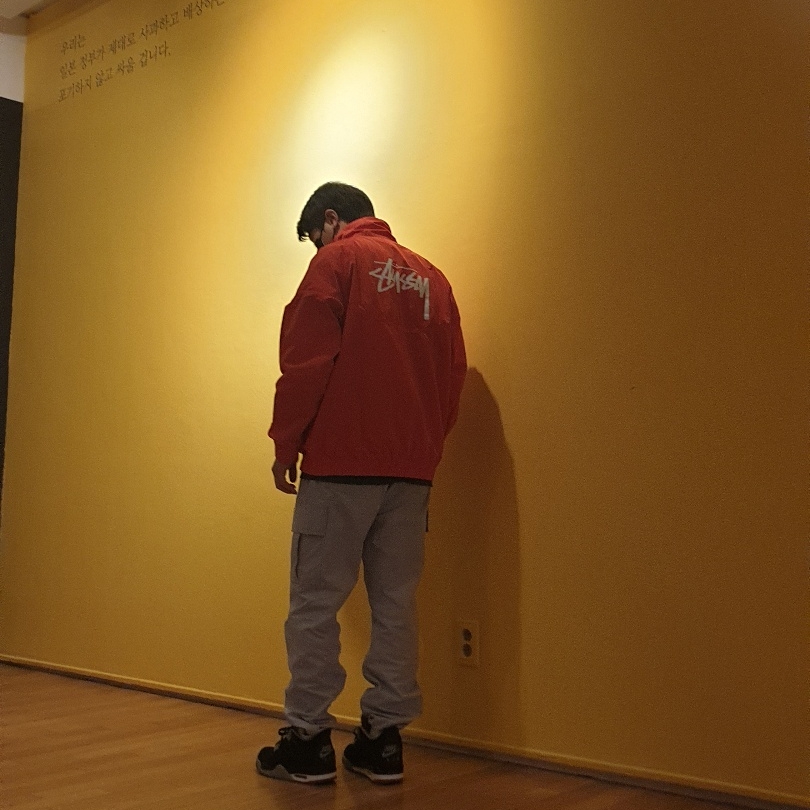 Nike x Stussy Windrunner Jacket Habanero Red, Jordan 4 Retro Bred 2019 착용 스타일 - 2