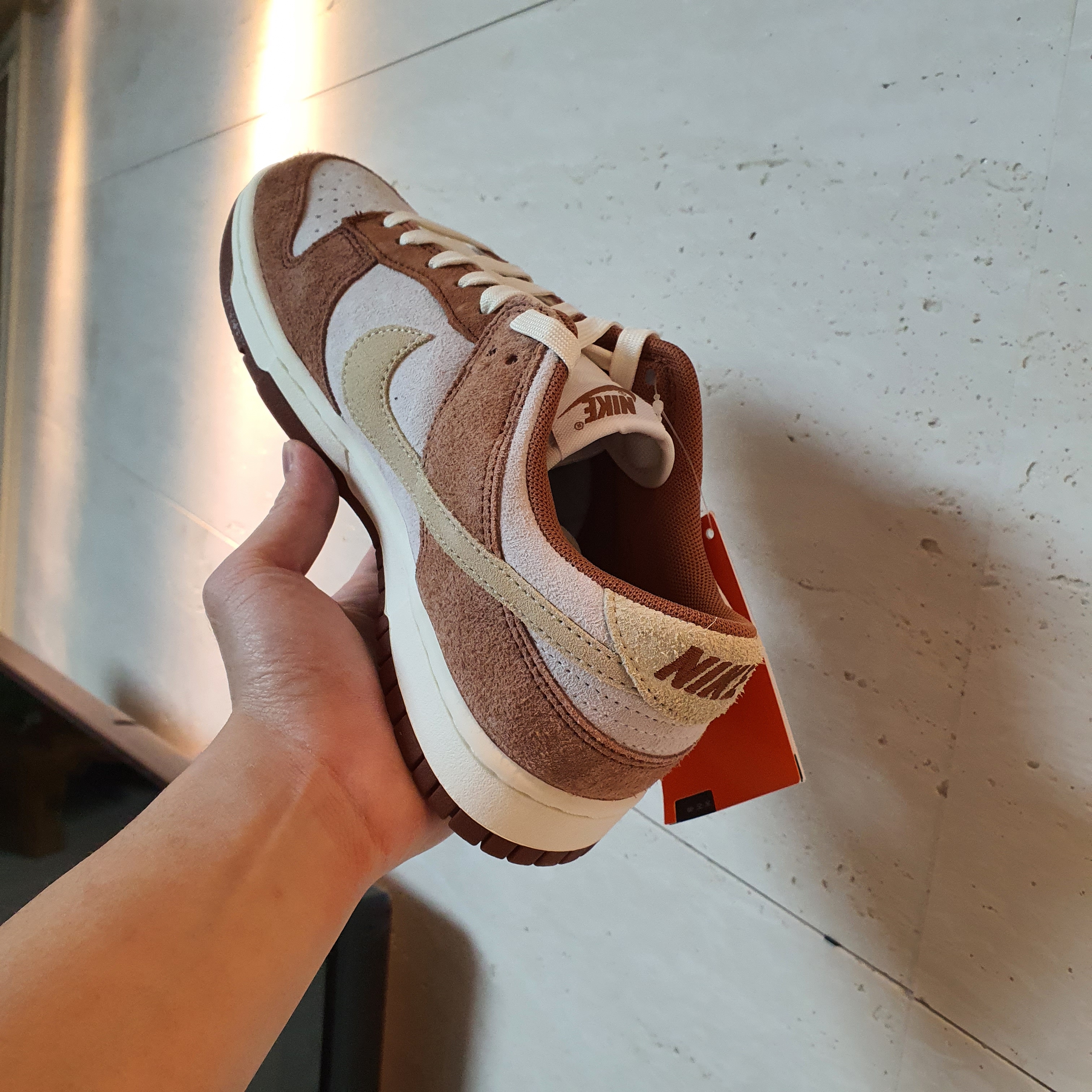 Nike Dunk Low Pro Premium Medium Curry 착용 스타일 - 3