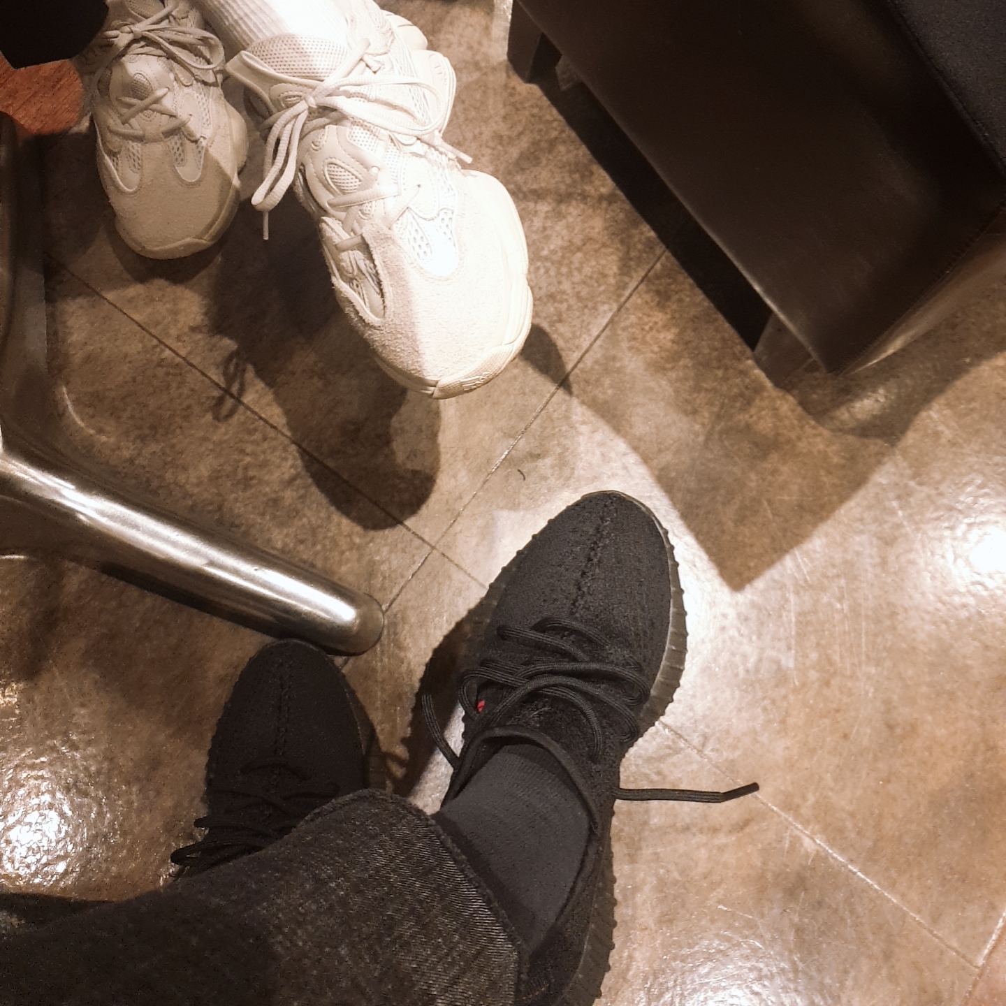 Adidas Yeezy Boost 350 V2 Black Red 2020, Adidas Yeezy 500 Blush 2018 착용 스타일