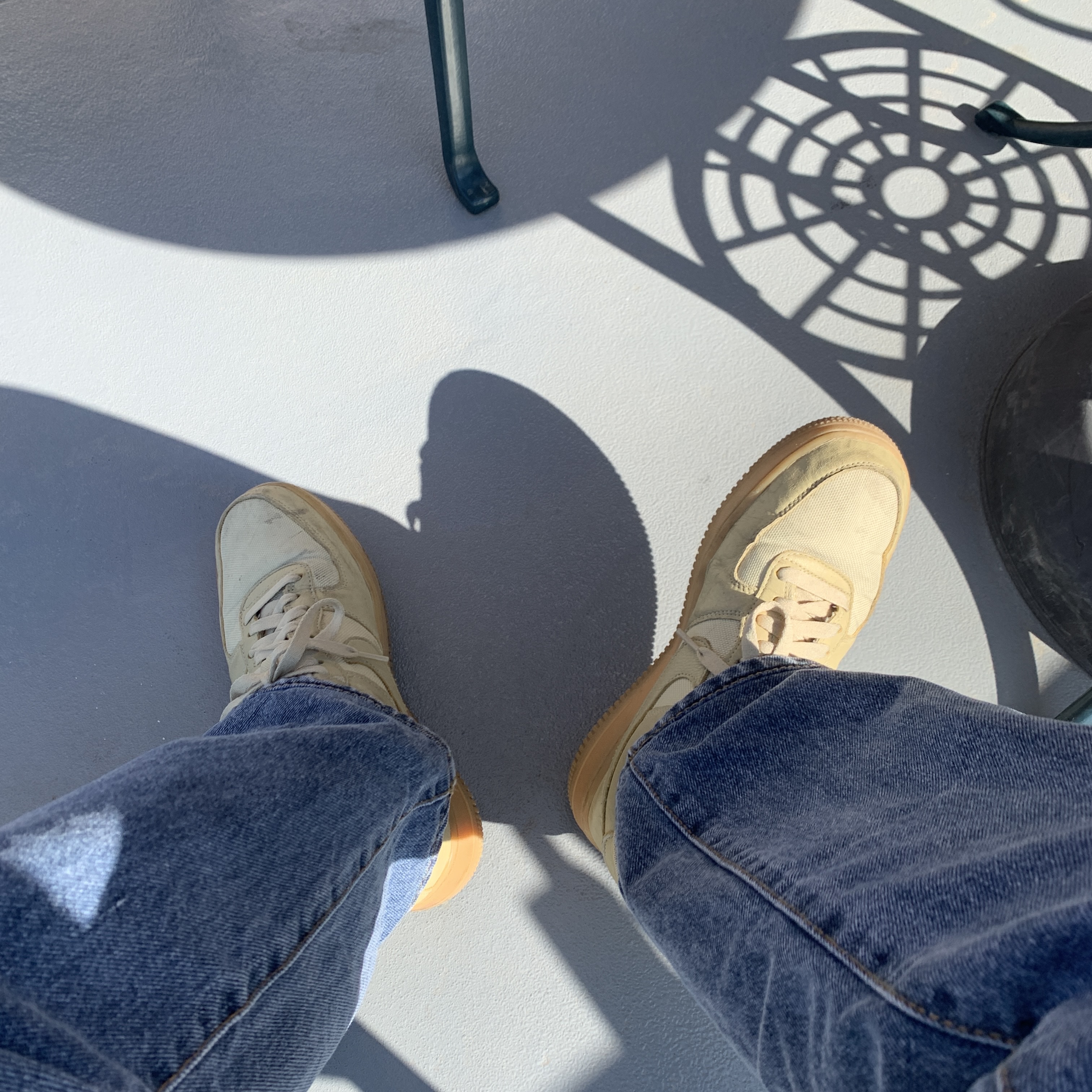 Nike Air Force 1 Low Gore-Tex Team Gold Khaki 착용 스타일