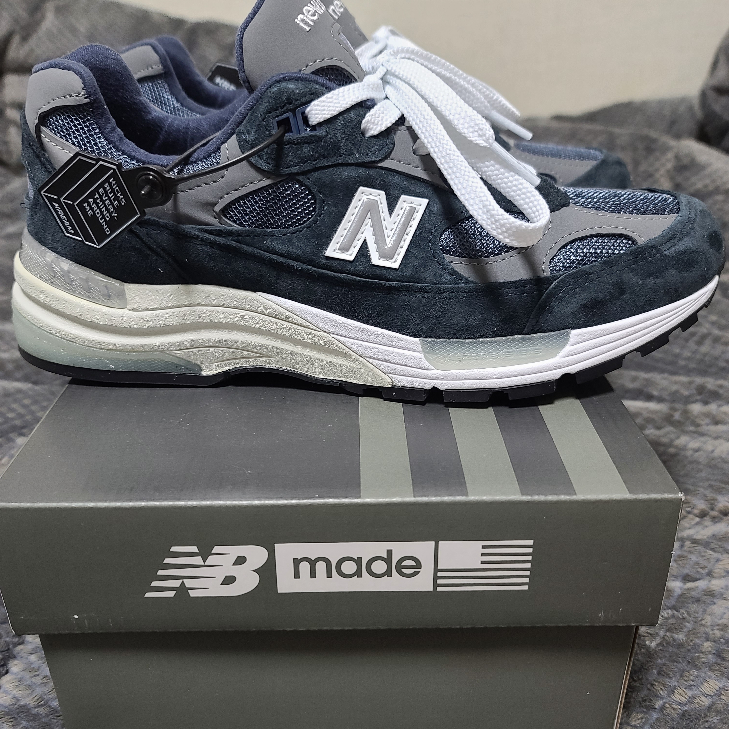 New Balance 992 Made in USA Navy 착용 스타일 - 3