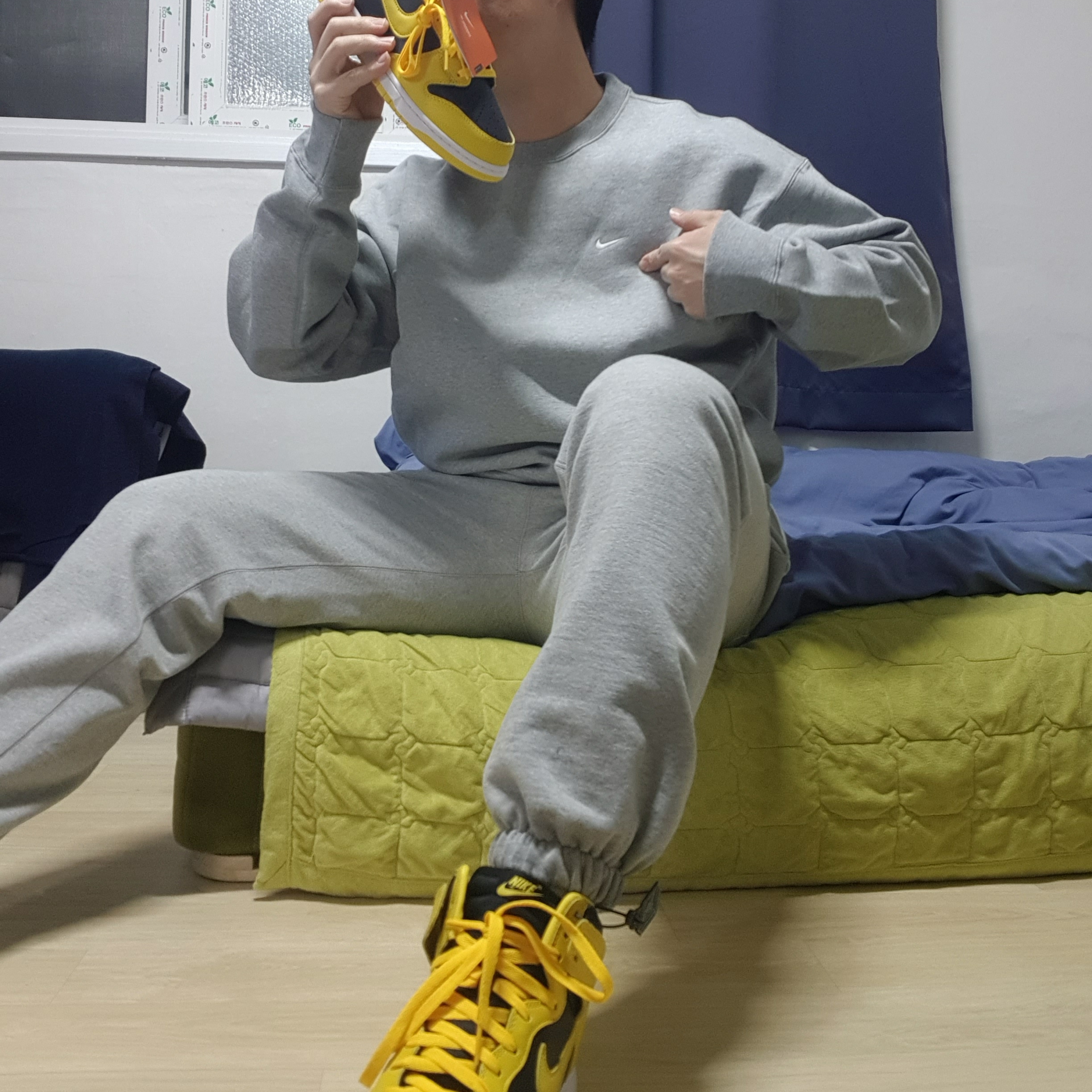 Nike Dunk High SP Varsity Maize, Nike M NRG Crew Fleece Grey Heather - US/EU 착용 스타일