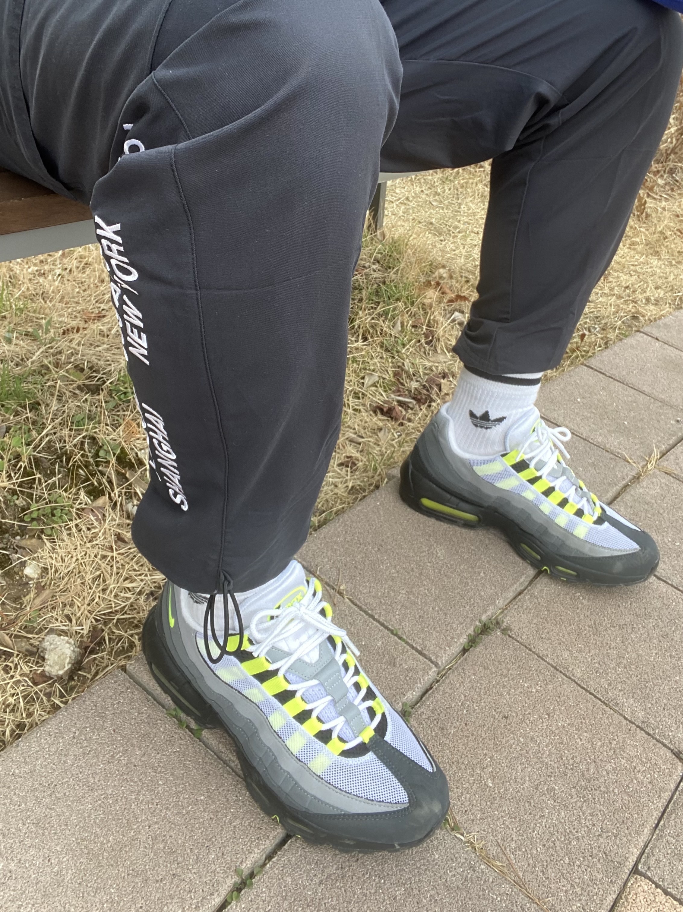 Nike Air Max 95 OG Neon Yellow 2020 착용 스타일 - 1