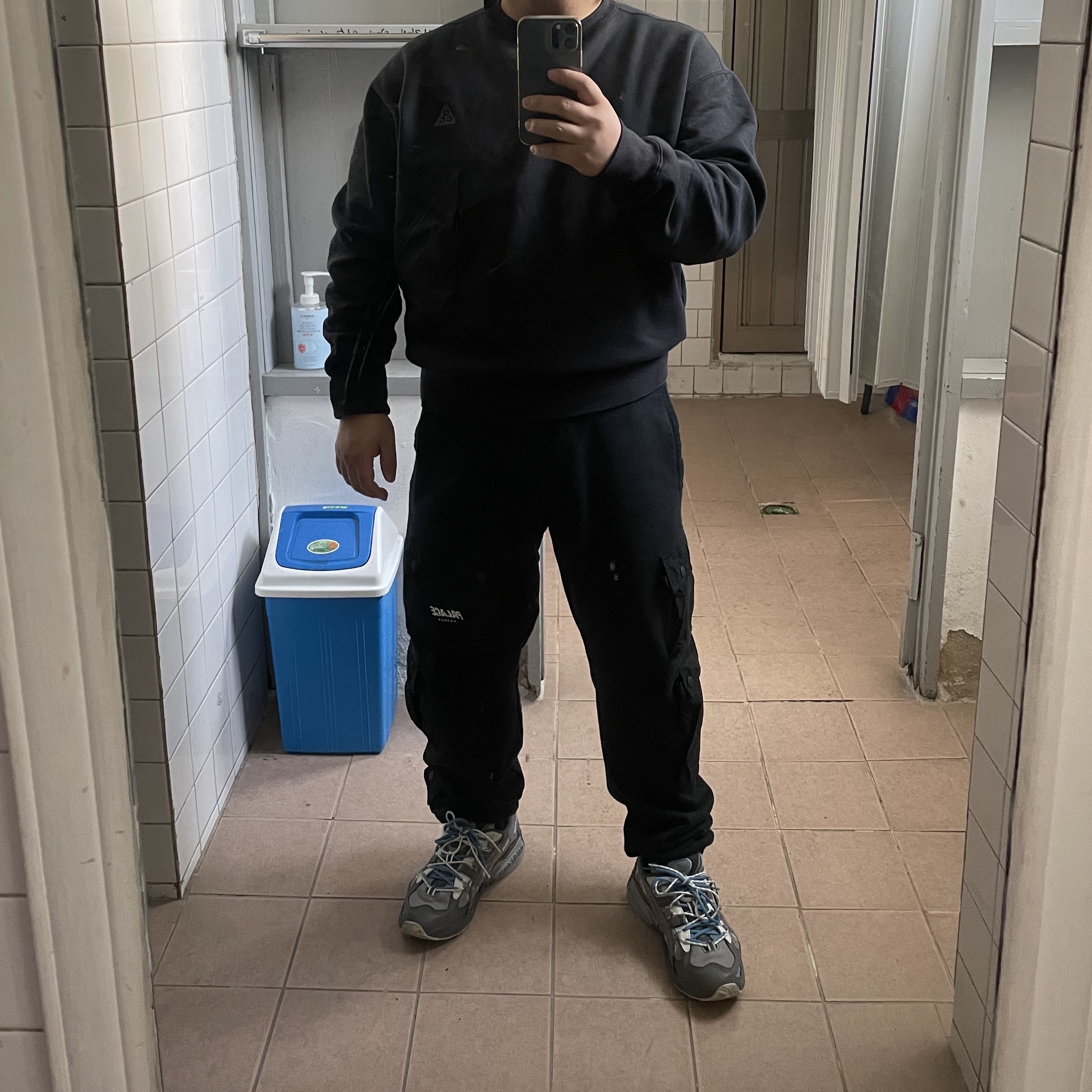 Asics Gel-Kayano 5 Chemist Creations Grey Blue, Palace C-Pocket Joggers Orange - 21SS 착용 스타일