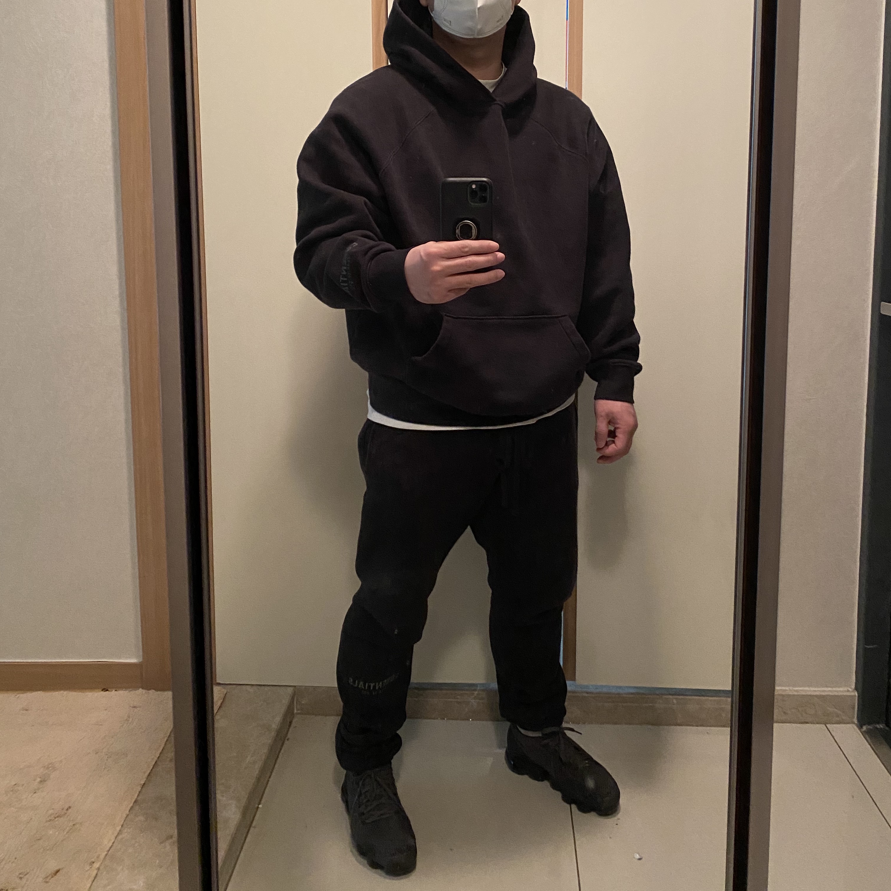 Essentials Sweatpants Dark Slate/Black 2020, Essentials 3D Silicon Applique Pullover Hoodie Dark Slate/Black 2020 착용 스타일