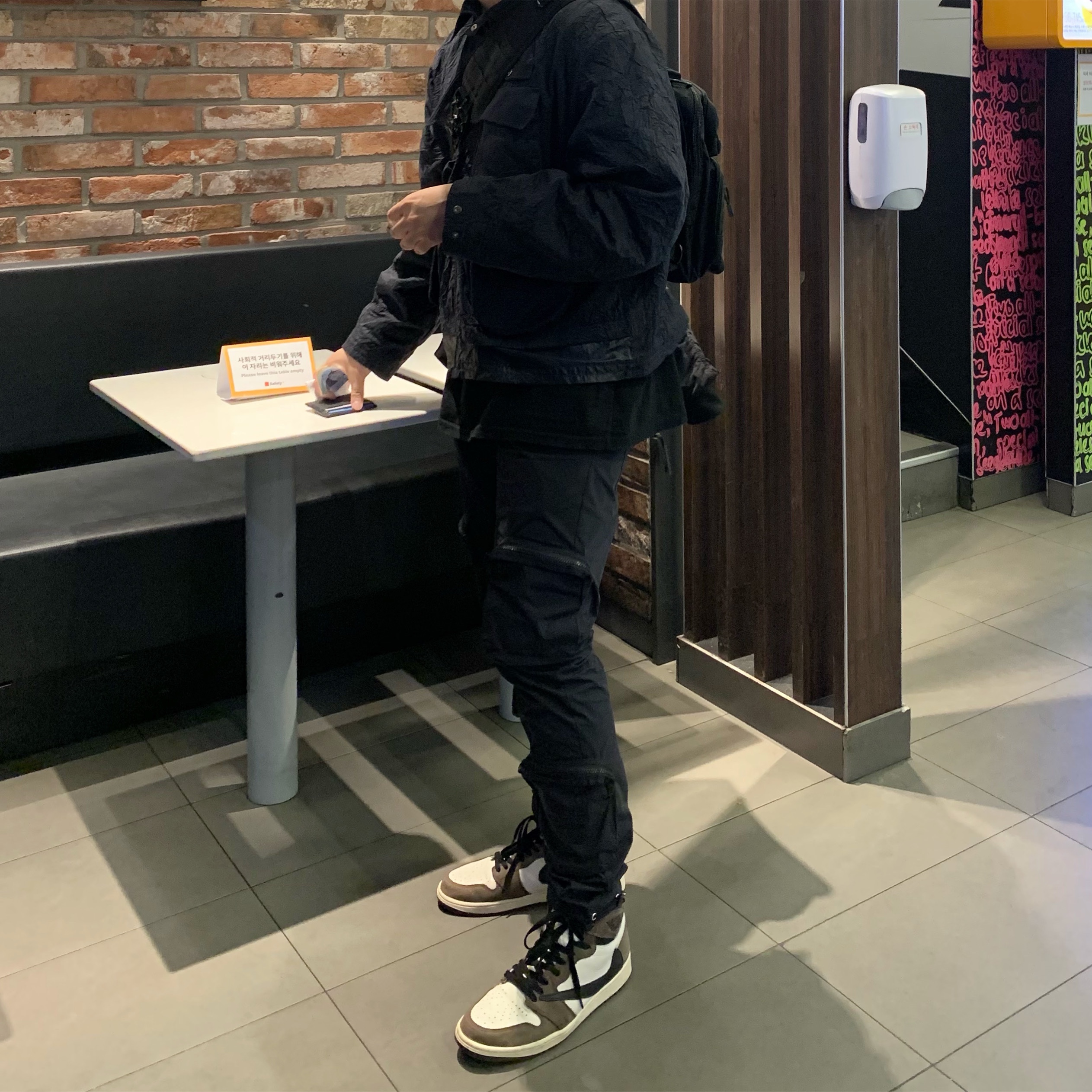 Jordan 1 x Travis Scott Retro High OG SP Mocha 착용 스타일