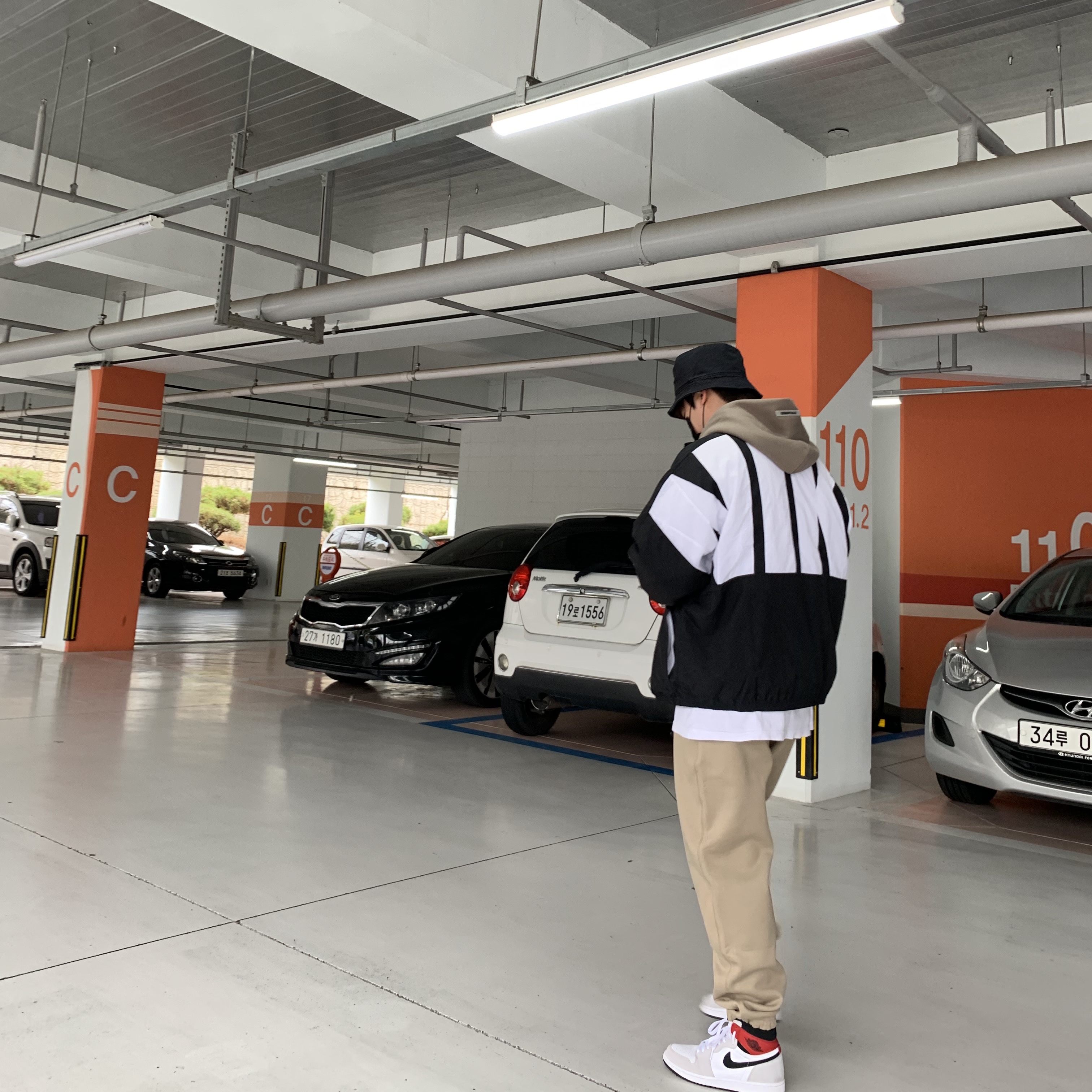 Nike NRG Solo Swoosh Fleece Pants Khaki - US/EU, Jordan 1 Retro High OG Light Smoke Grey 착용 스타일
