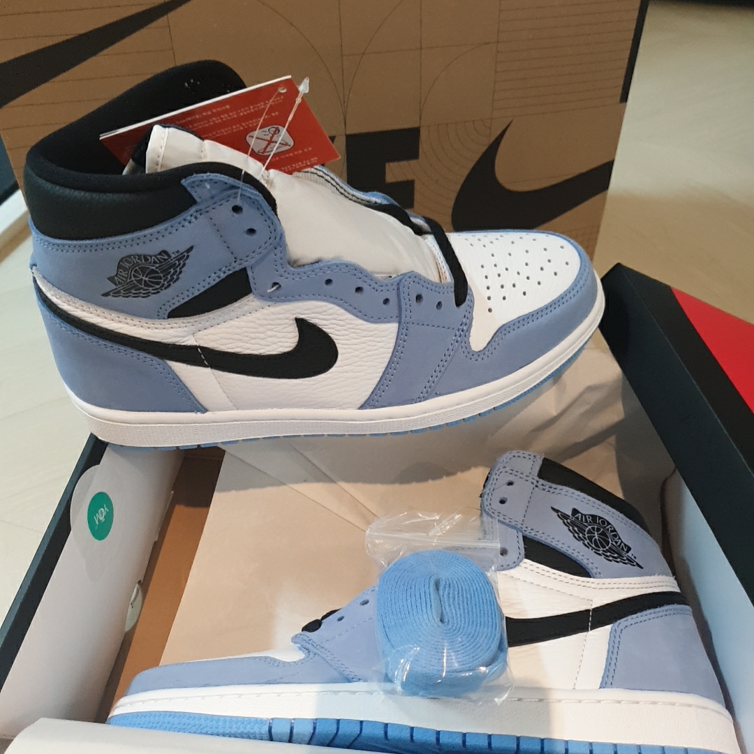 Jordan 1 Retro High OG University Blue 착용 스타일 - 3