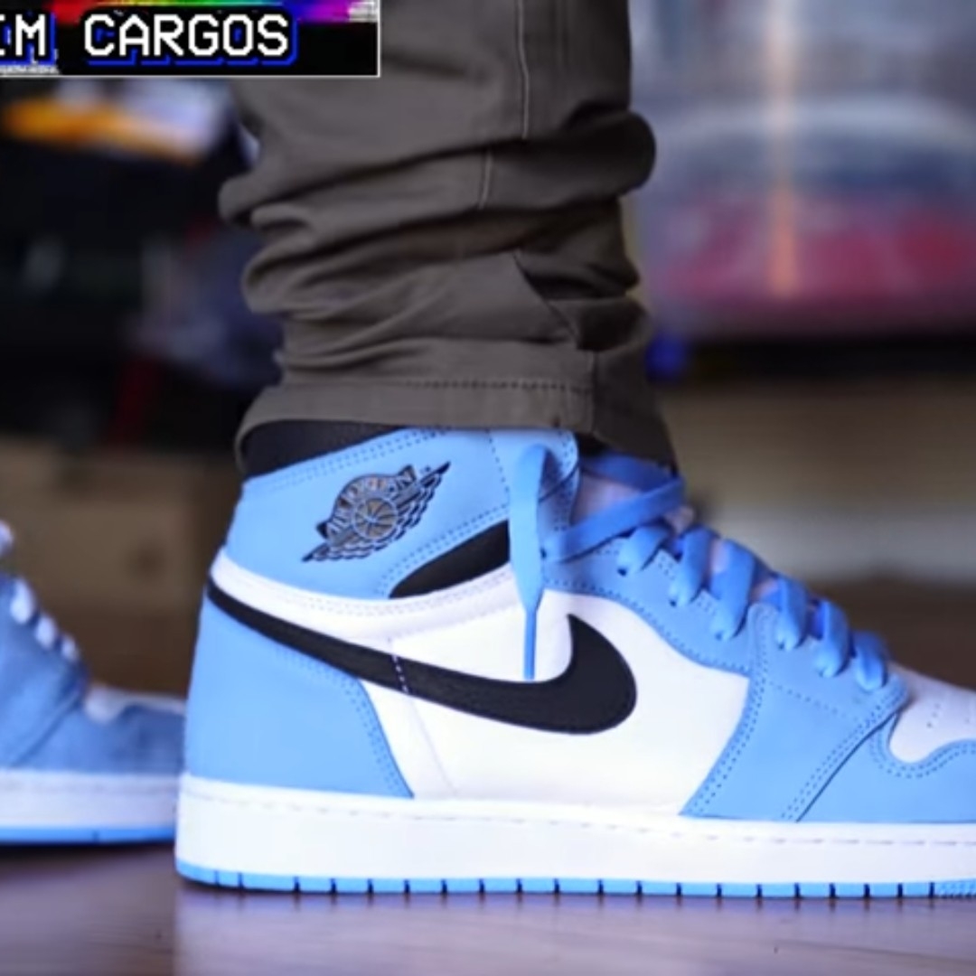Jordan 1 Retro High OG University Blue 착용 스타일 - 2