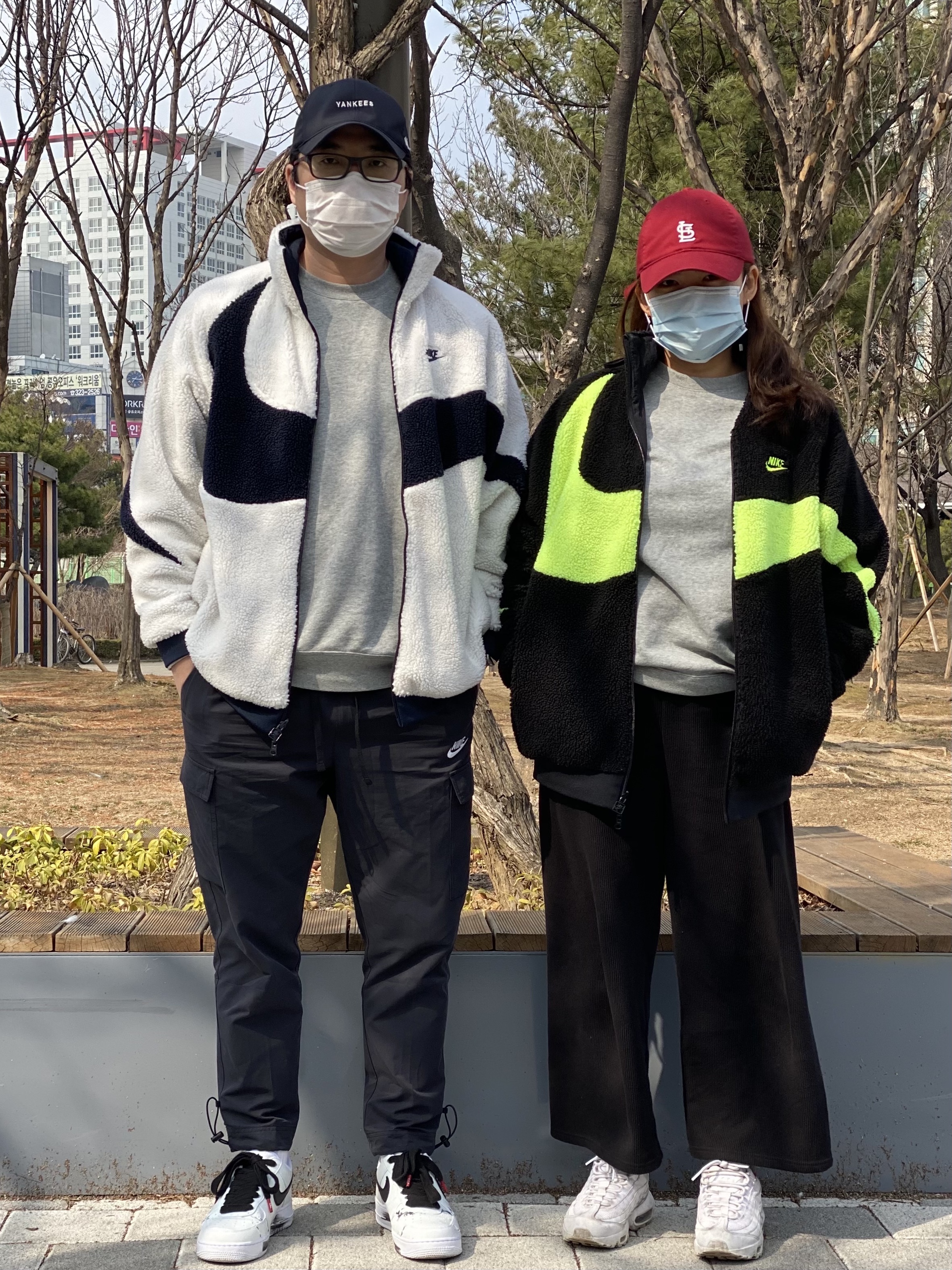 Nike x Peaceminusone Air Force 1 Low Para-Noise 2.0, Nike Big Swoosh Full Zip Jacket White Navy 착용 스타일