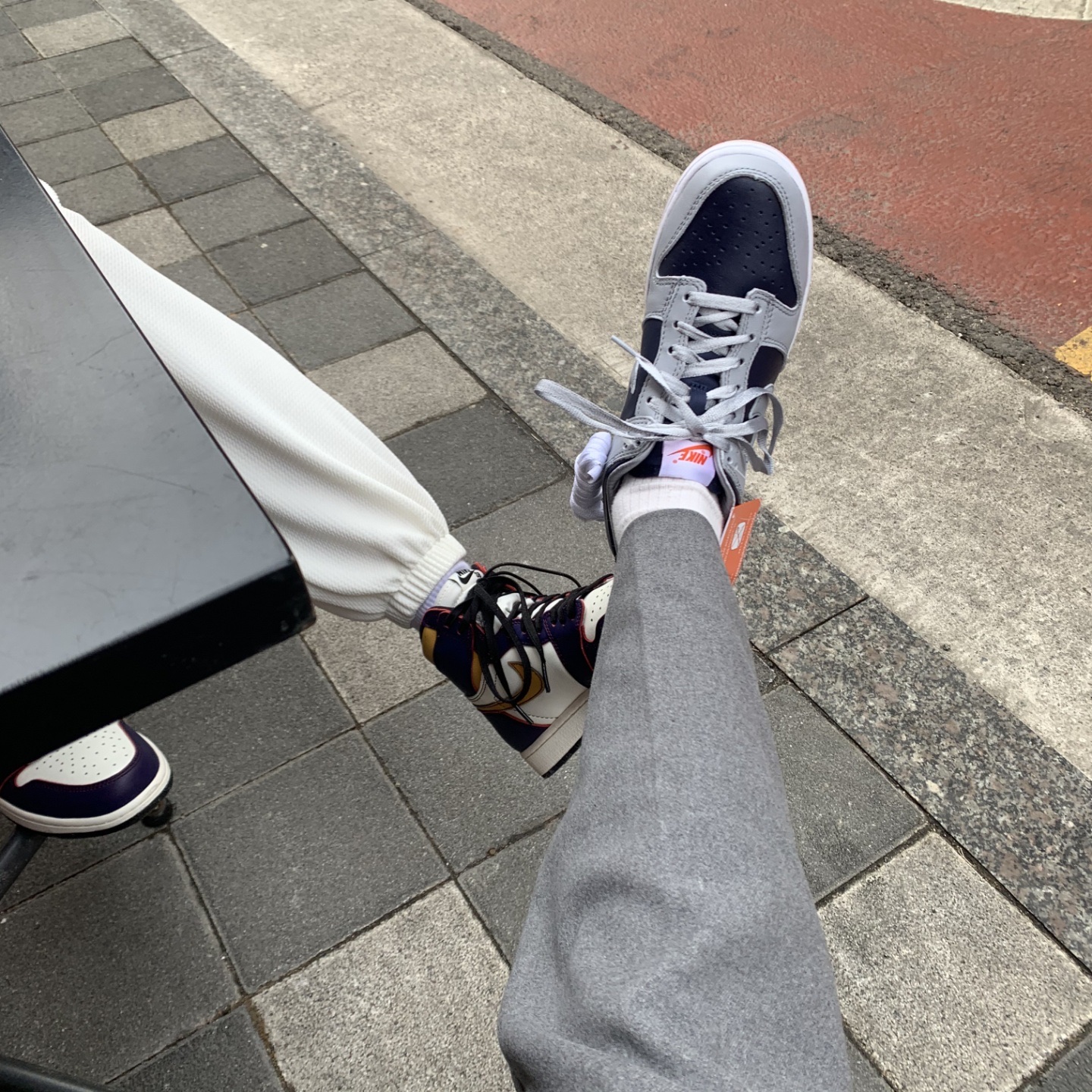 (W) Nike Dunk Low SP College Navy, Jordan 1 Retro High OG Defiant SB LA to Chicago 착용 스타일