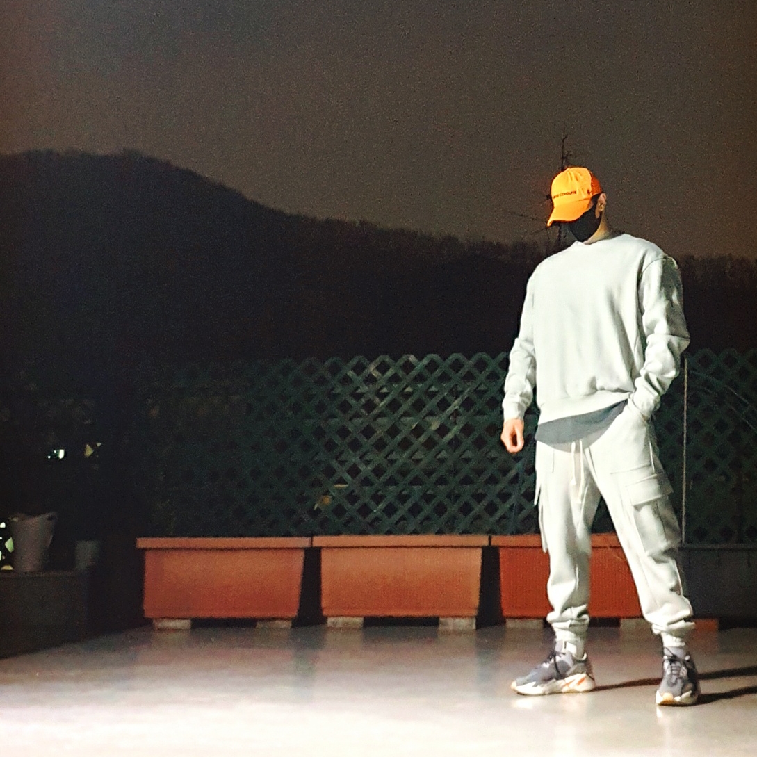 Adidas Yeezy Boost 700 Magnet 착용 스타일 - 1