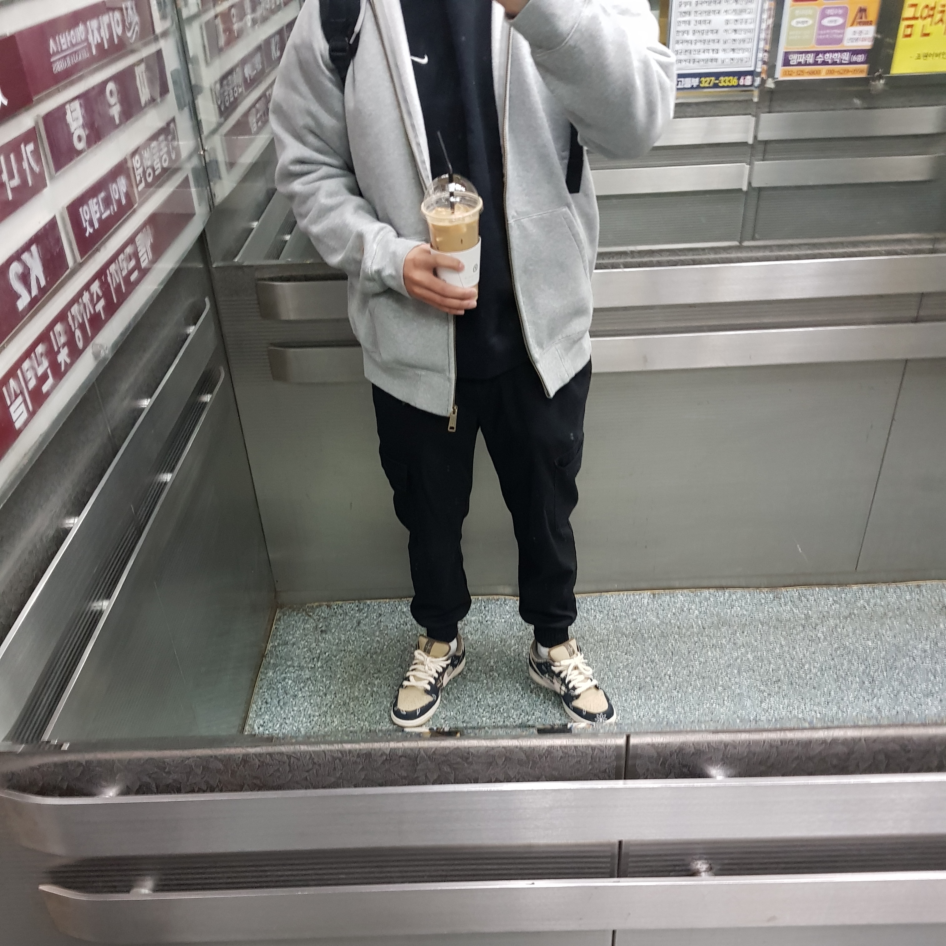 Nike x Travis Scott SB Dunk Low 착용 스타일 - 1