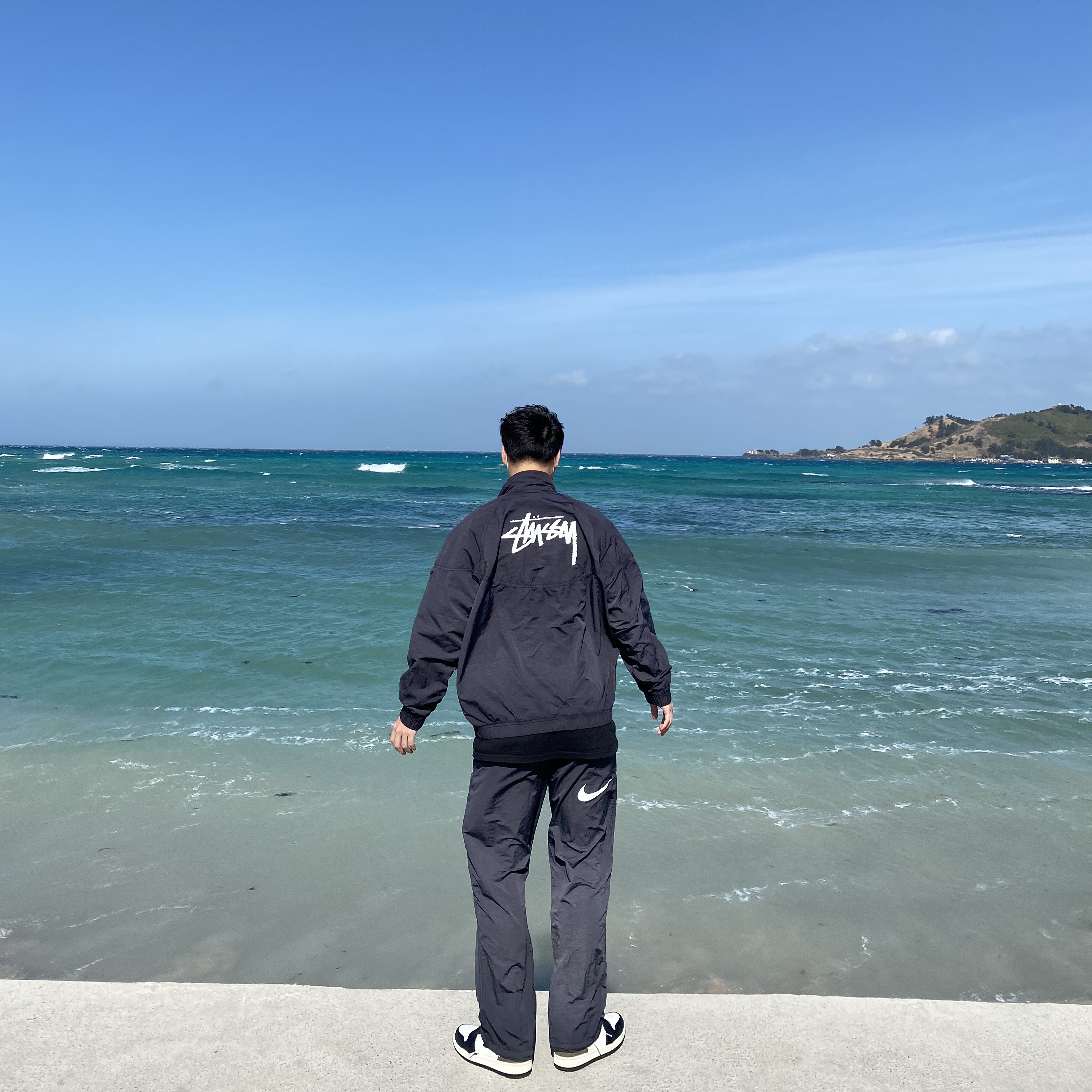 Nike x Stussy Windrunner Jacket Off Noir, Nike x Stussy Beach Pants Off Noir 착용 스타일