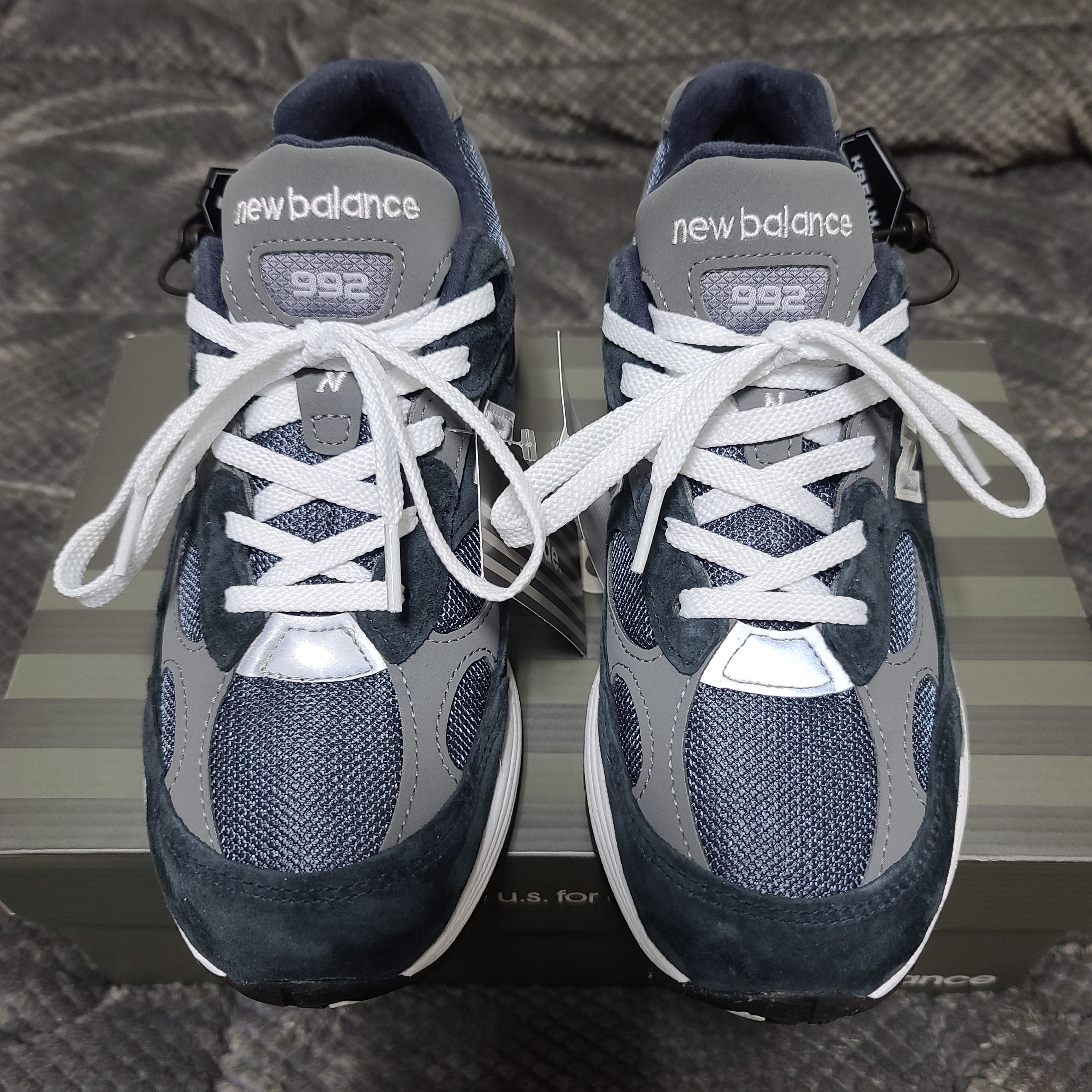 New Balance 992 Made in USA Navy 착용 스타일 - 1