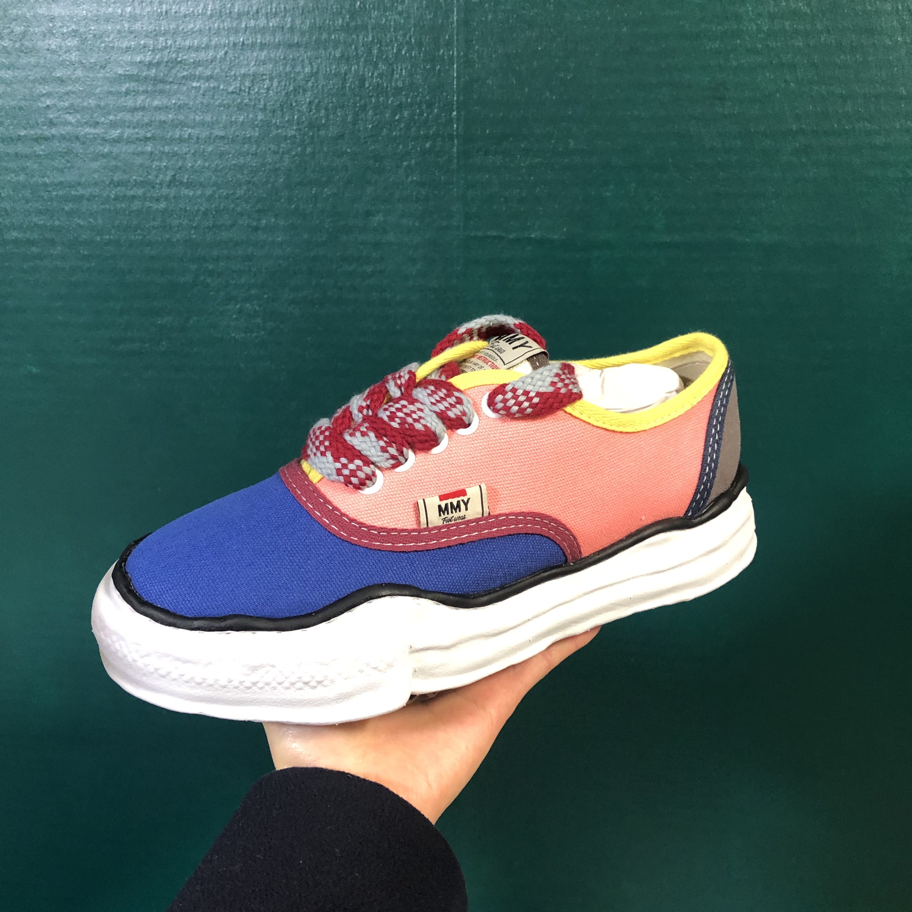 Maison Mihara Yasuhiro Baker Canvas Low Multicolor 착용 스타일 - 4