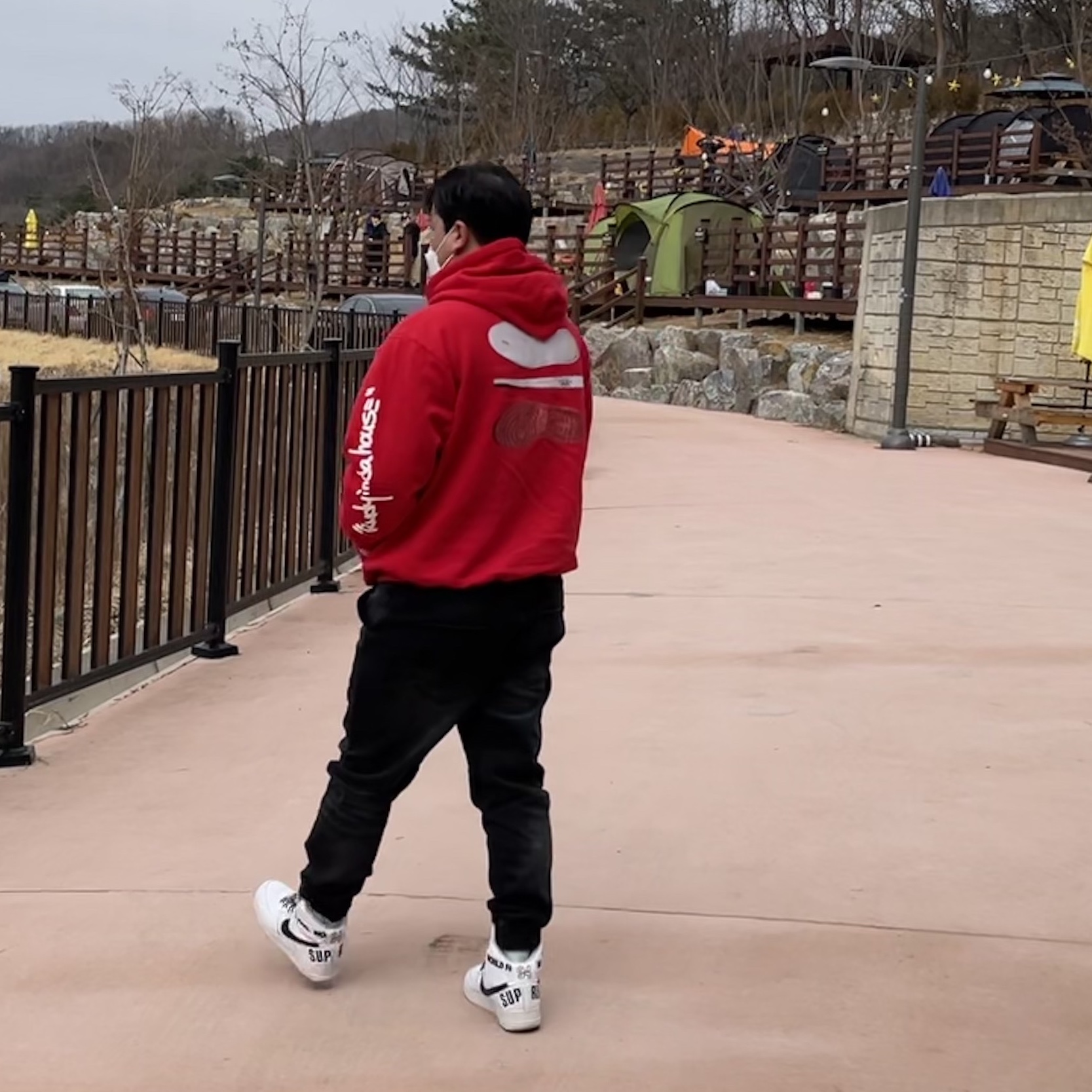 Nike x Supreme Air Force 1 High World Famous White 착용 스타일