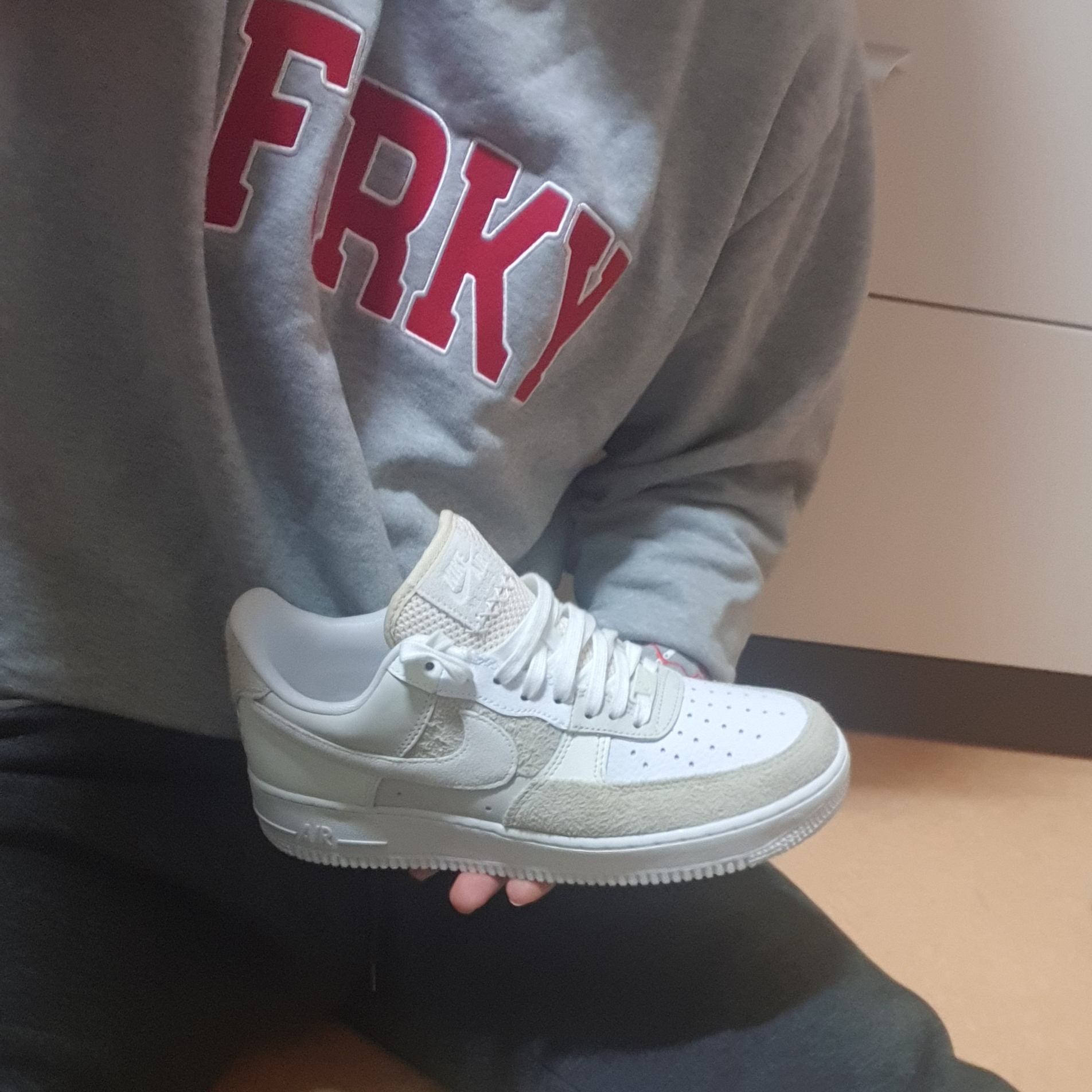 (W) Nike Air Force 1 '07 Coconut Milk 착용 스타일 - 2