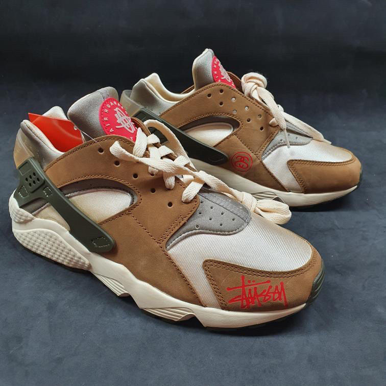 Nike x Stussy Air Huarache LE Desert Oak 착용 스타일