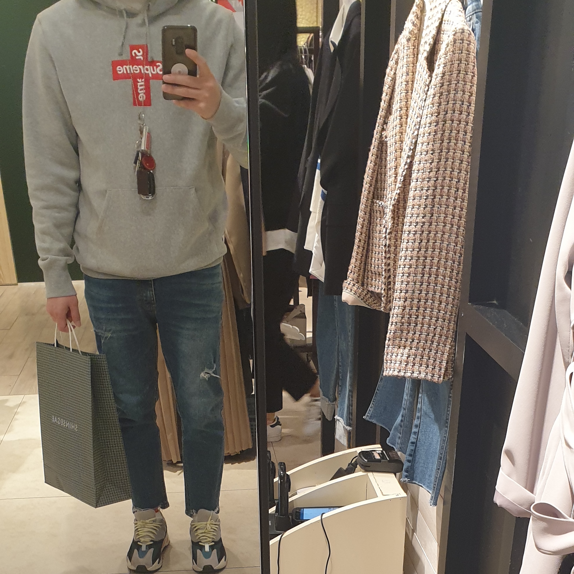 Supreme Cross Box Logo Hooded Sweatshirt Heather Grey - 20FW, Adidas Yeezy Boost 700 Wave Runner Solid Grey 2017/2019 착용 스타일