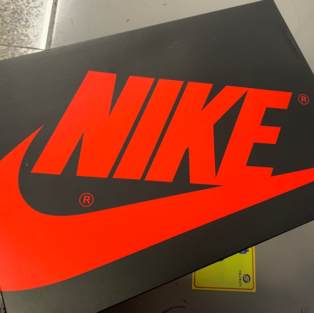 Jordan 1 Retro High OG University Blue 착용 스타일 - 3