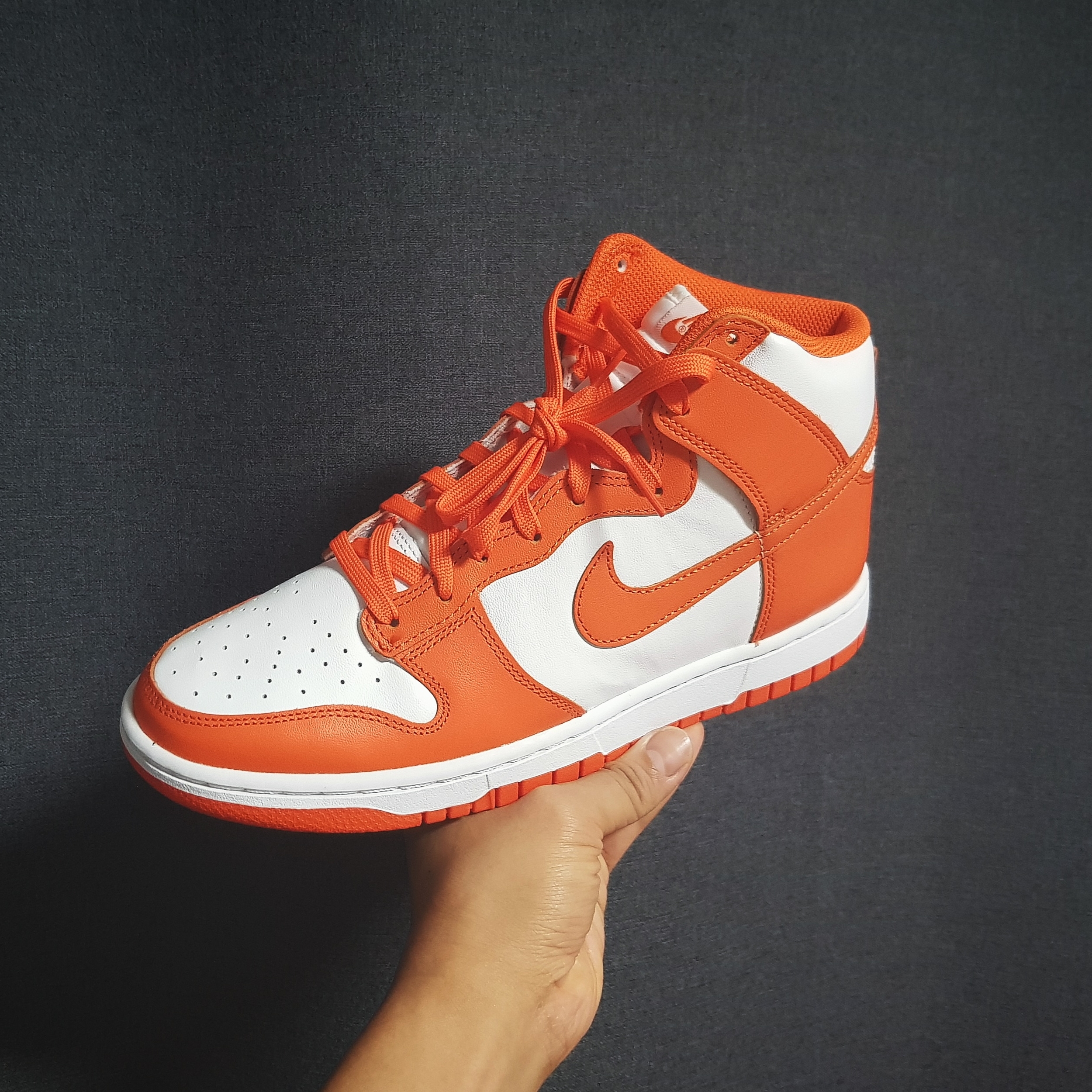 Nike Dunk High Retro Orange Blaze 착용 스타일