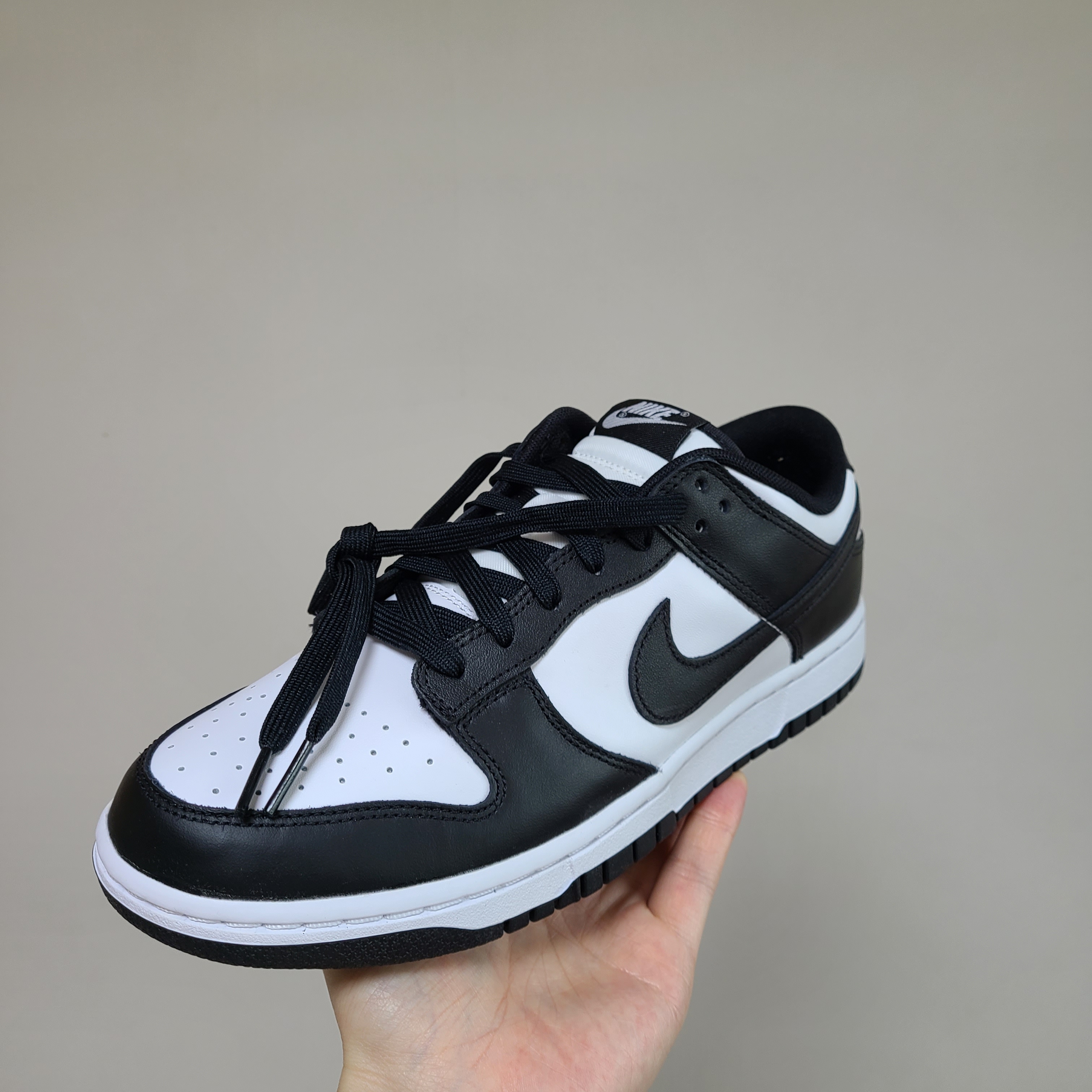 Nike Dunk Low Retro Black 착용 스타일 - 2