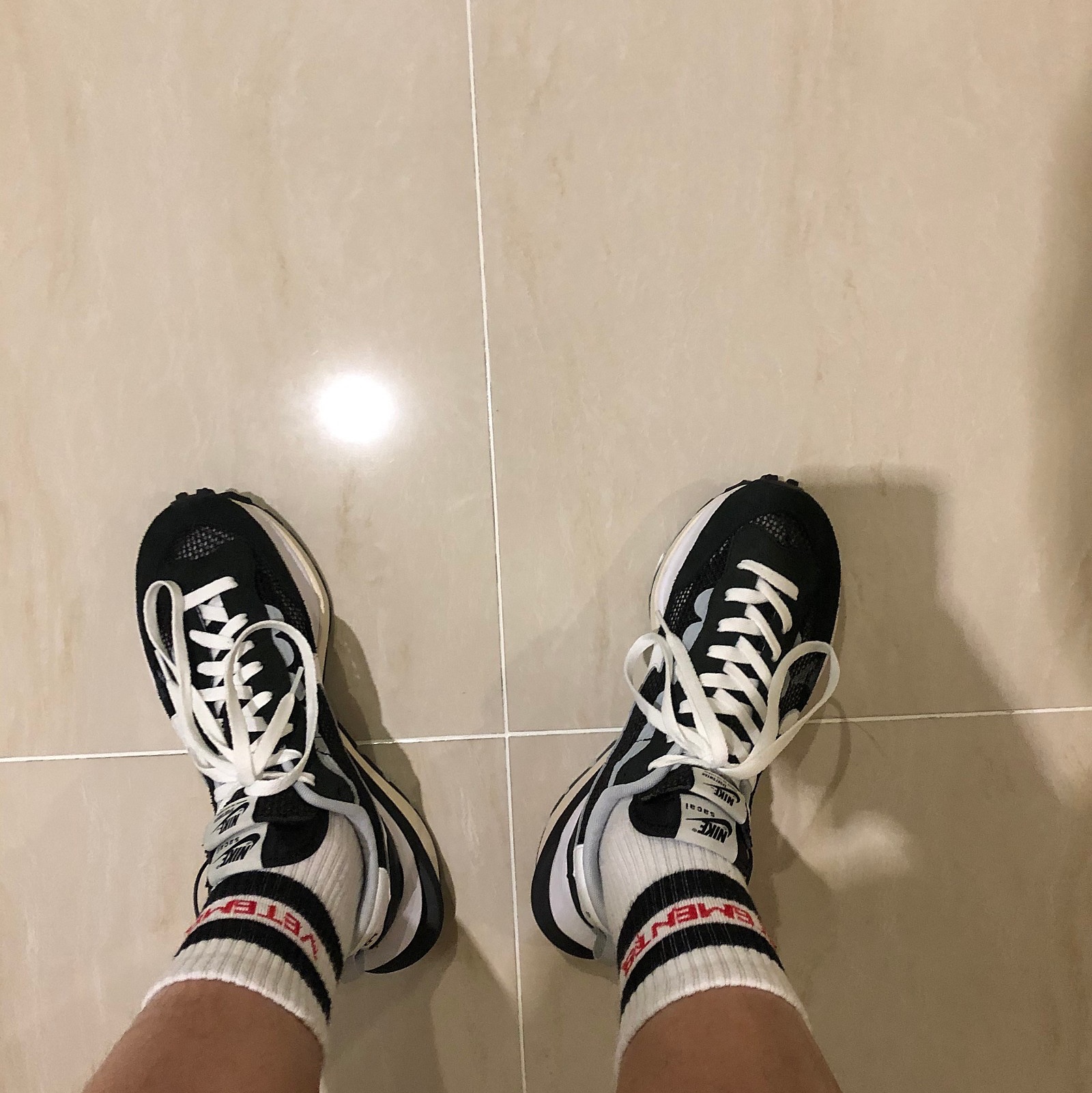 Nike x Sacai VaporWaffle Black White 착용 스타일 - 1