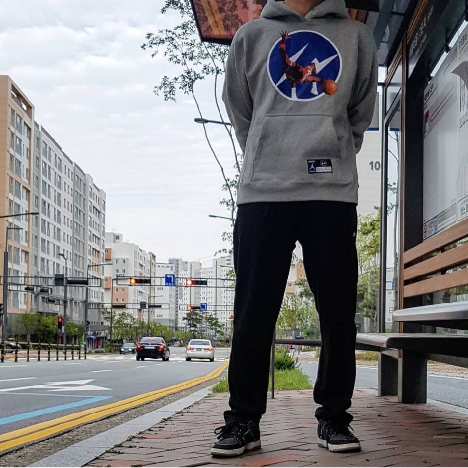 Nike x Medicom Toy SB Zoom Dunk Low Elite BE@RBRICK, Jordan x Fragment Image Pullover Hoodie Grey - US/EU 착용 스타일