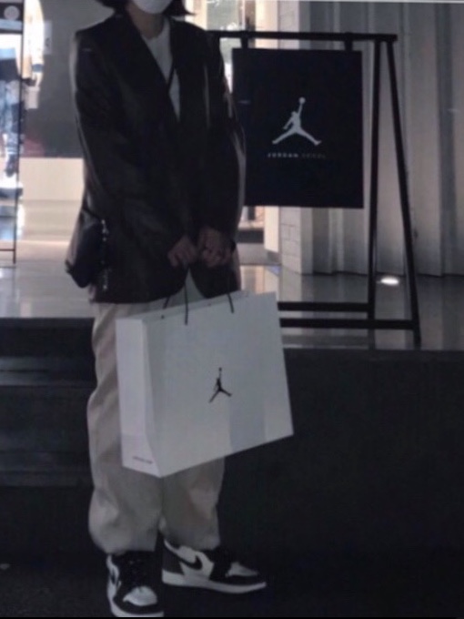 Jordan 1 Retro High OG Black Mocha 착용 스타일