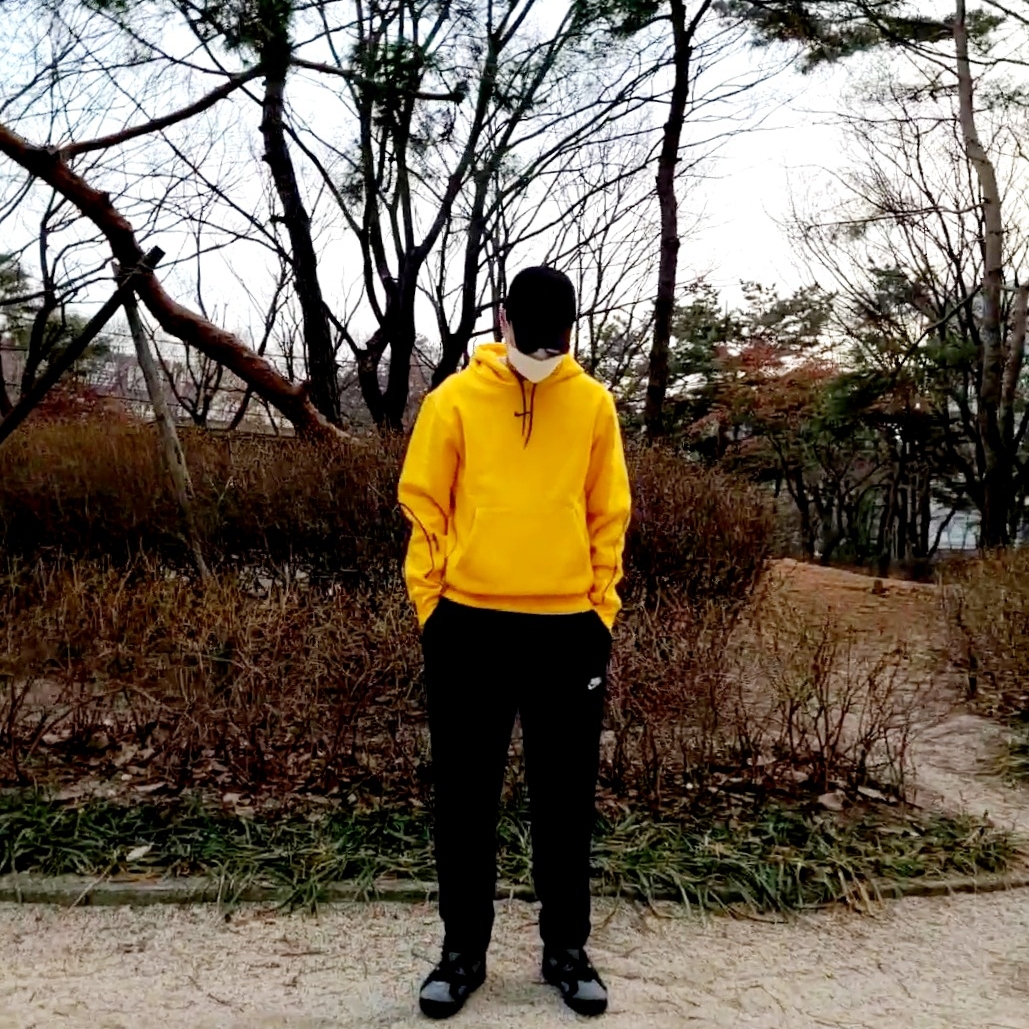 Nike x Drake Nocta Essential Hoodie University Gold - Asia, Jordan 6 x Paris Saint-Germain Retro Iron Grey 착용 스타일