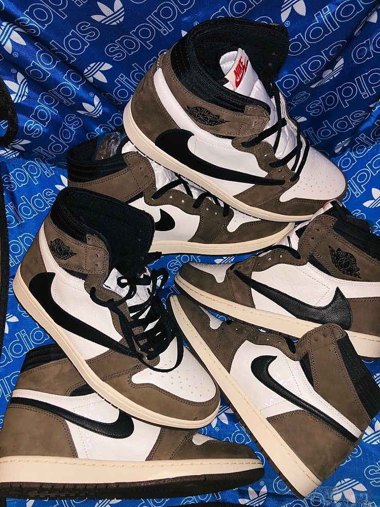 Jordan 1 x Travis Scott Retro High OG SP Mocha 착용 스타일 - 1