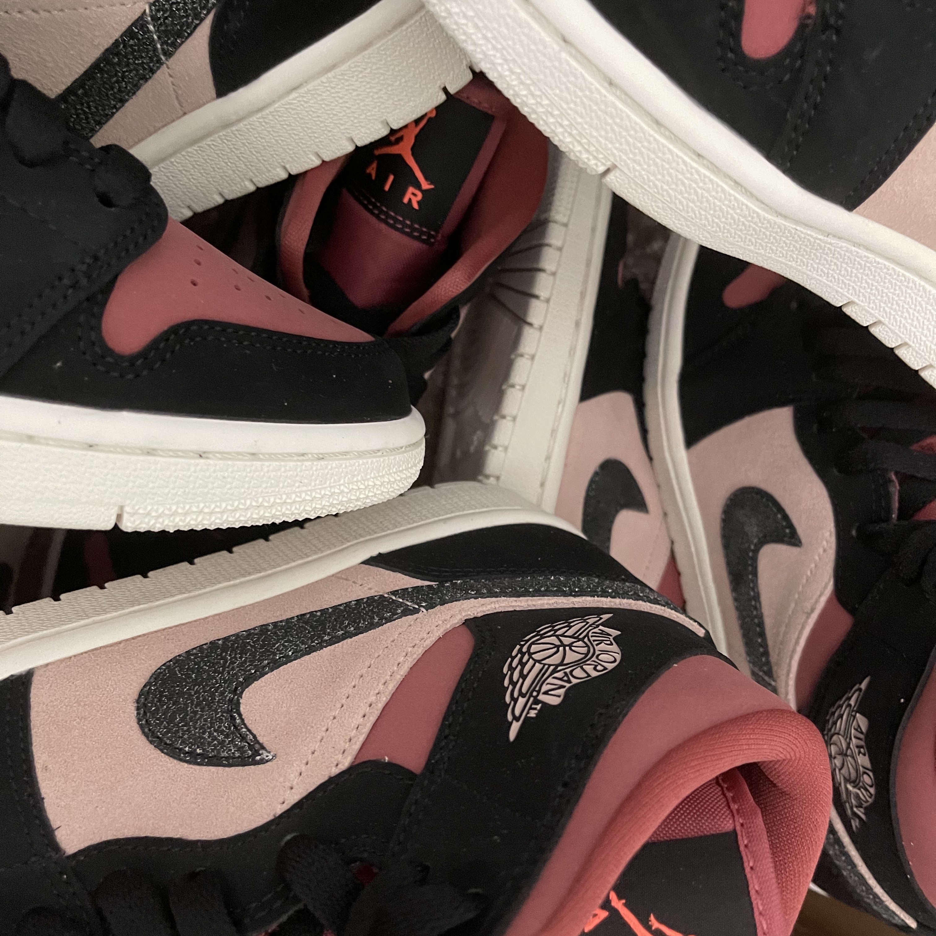 (W) Jordan 1 Mid Burgundy Dusty Pink 착용 스타일