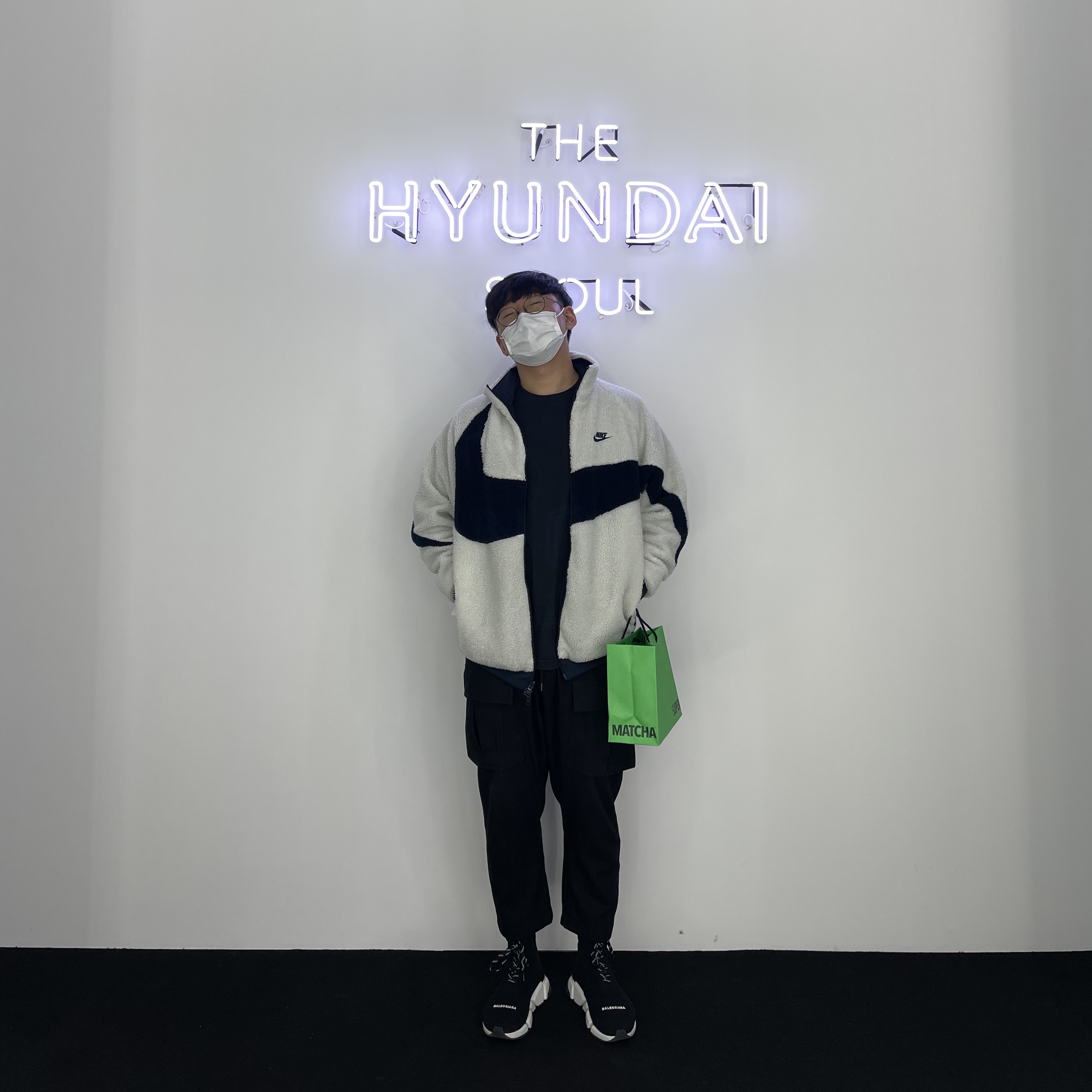 Nike Big Swoosh Full Zip Jacket White Navy, Balenciaga Speed 2.0 Trainer Black Knit White Sole 2020 착용 스타일