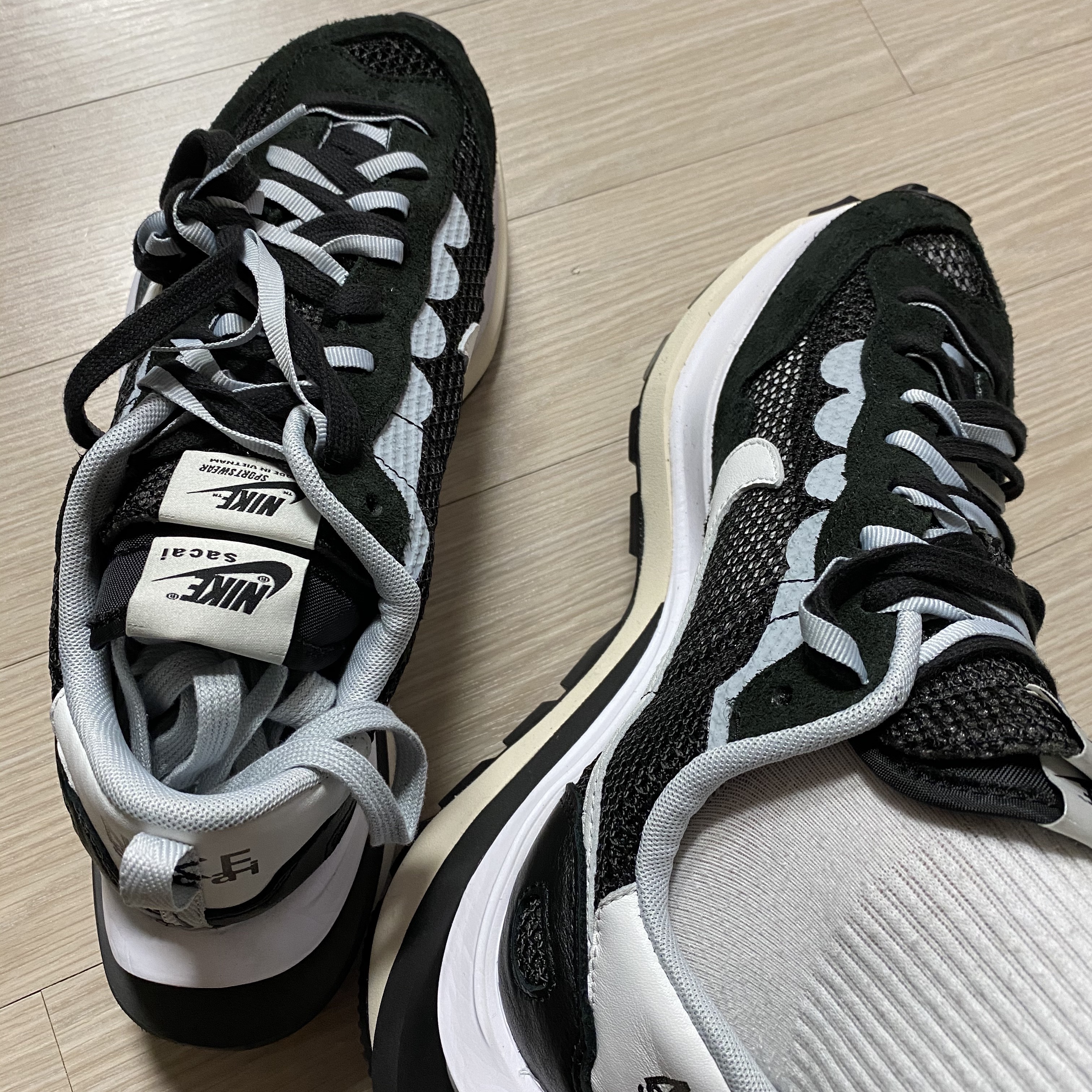 Nike x Sacai VaporWaffle Black White 착용 스타일 - 2