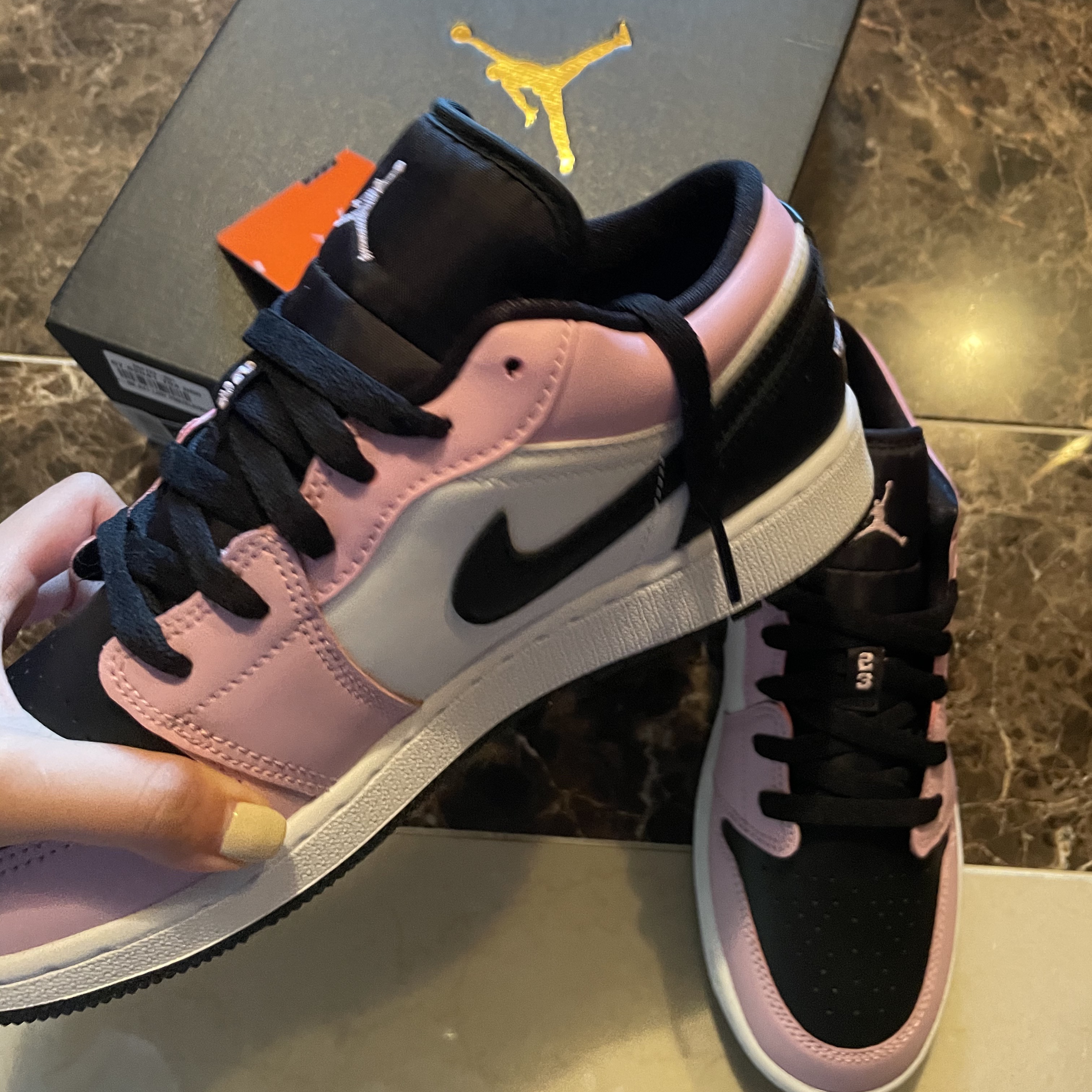 (GS) Jordan 1 Low Light Arctic Pink 착용 스타일 - 2