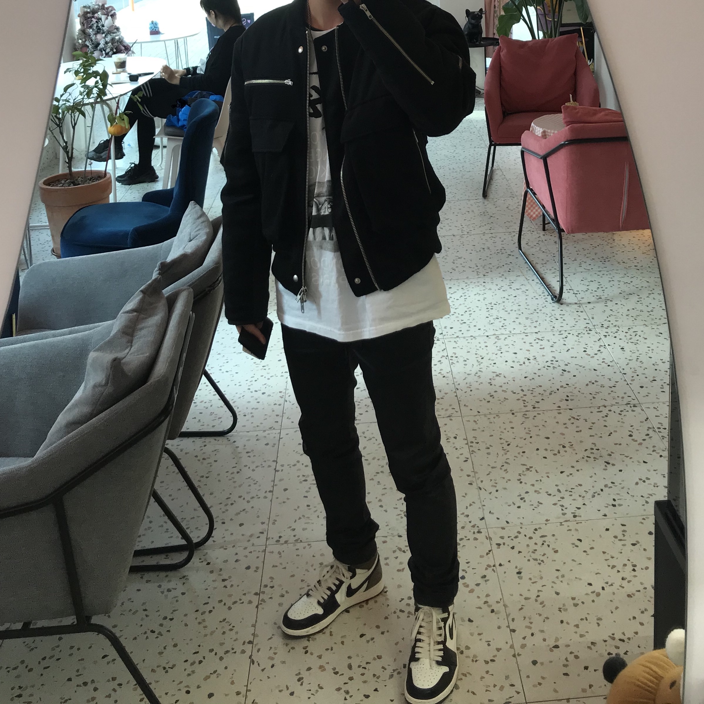 Jordan 1 Retro High OG Black Mocha, Stussy x Rick Owens 40 WT T-Shirt 착용 스타일