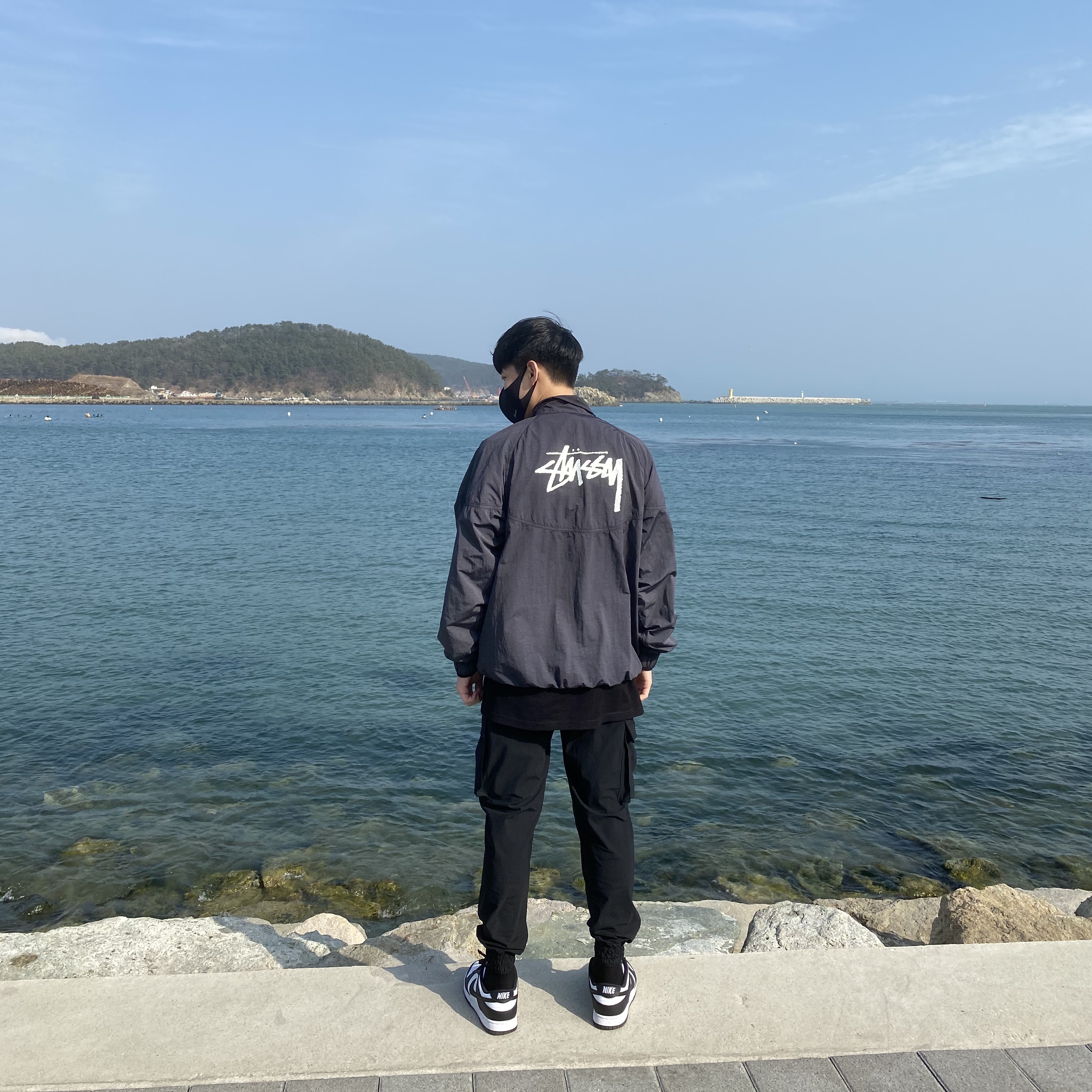 Nike Dunk Low Retro Black, Nike x Stussy Windrunner Jacket Off Noir 착용 스타일