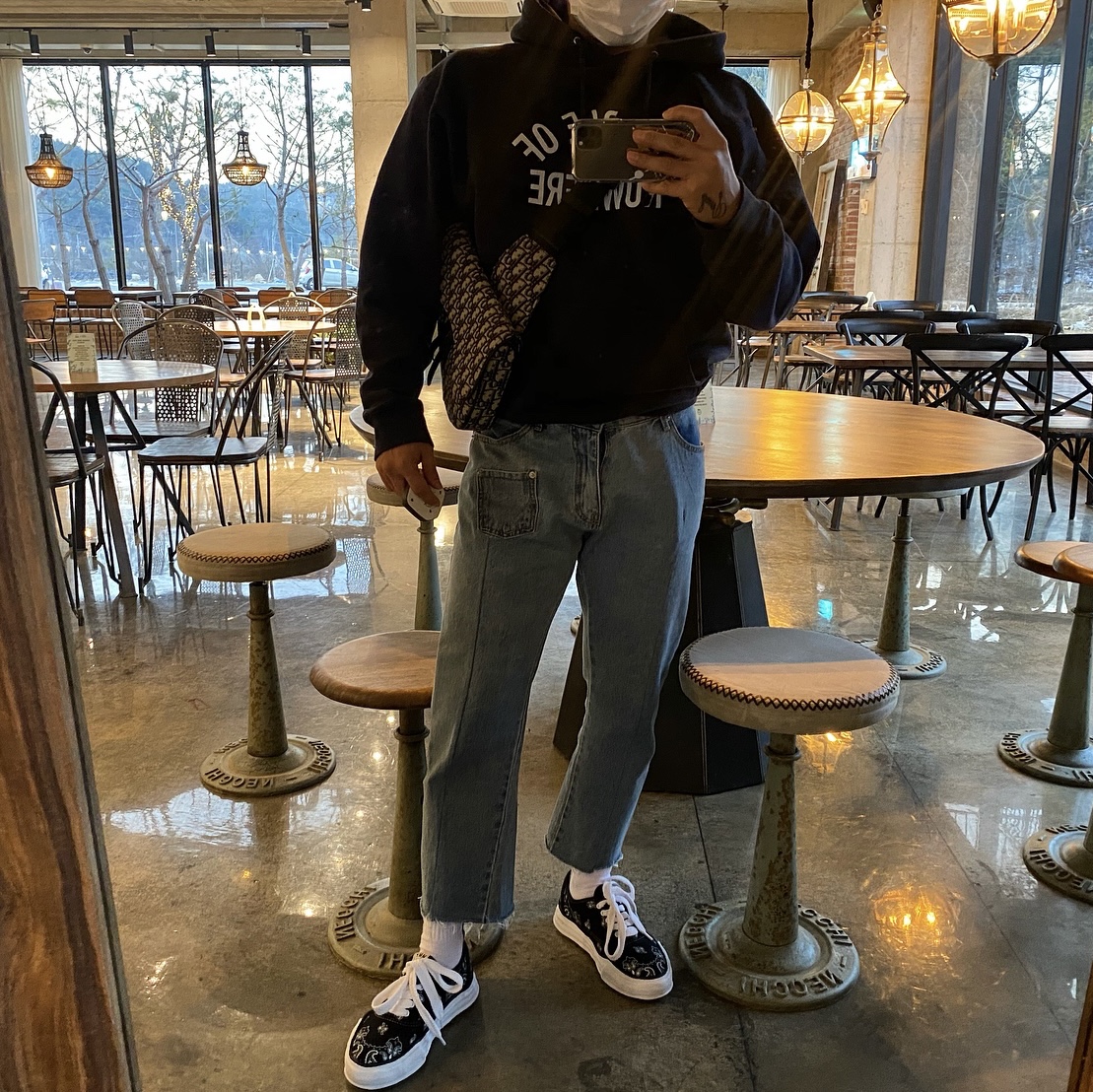 Maison Mihara Yasuhiro Baker OG Sole Bandana Low-top Sneakers Black 착용 스타일 - 1