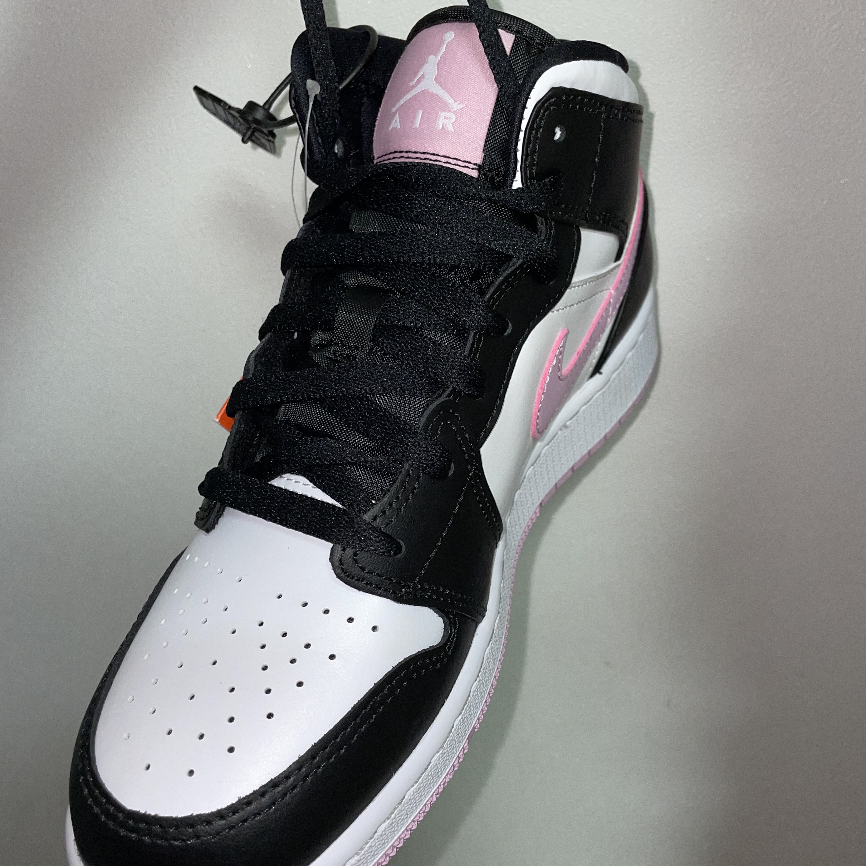 (GS) Jordan 1 Mid Light Arctic Pink 착용 스타일 - 1