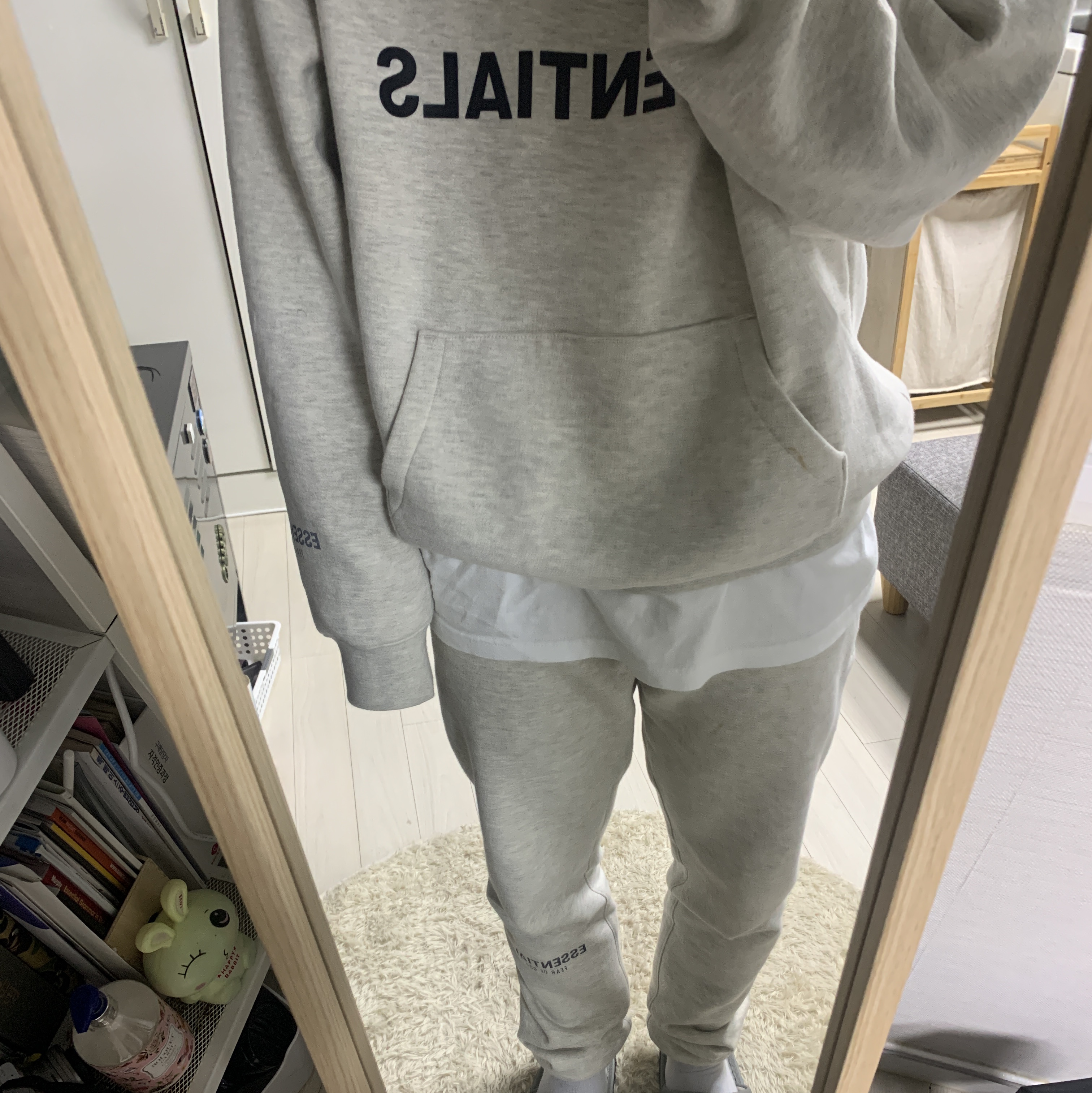 Essentials Sweatpants Oatmeal/Oatmeal Heather/Light Heather Oatmeal 2020, Essentials 3D Silicon Applique Pullover Hoodie Oatmeal/Oatmeal Heather/Light Heather Oatmeal 2020 착용 스타일